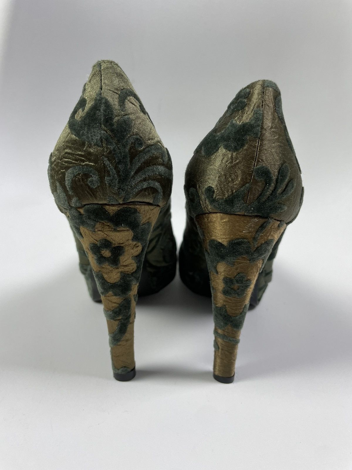 Casedei Casadei Velour Engraved Heels size 36,5 Size US 6.5 / IT 36.5 - 3 Thumbnail