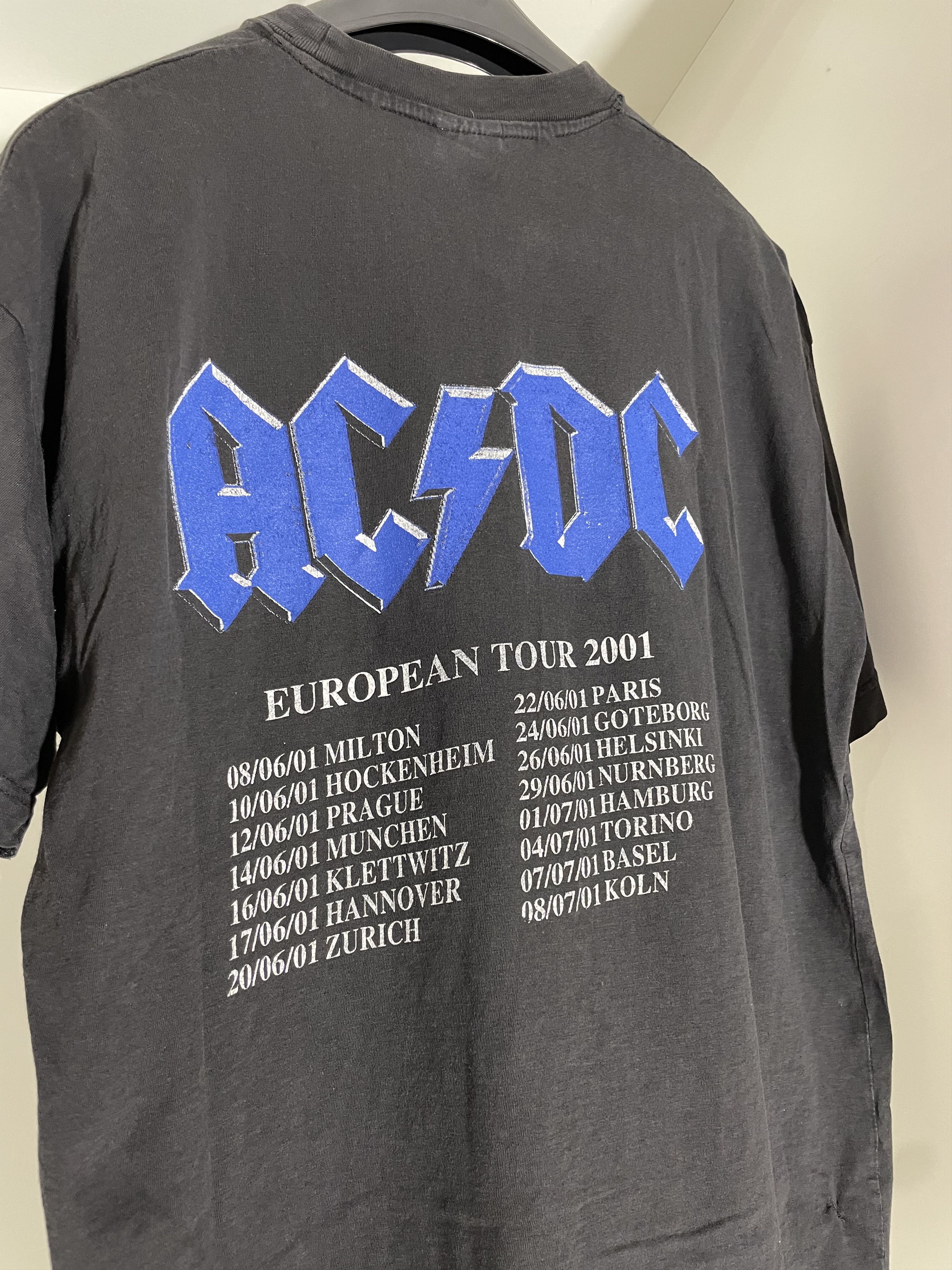 AC/DC Vintage Acdc 2001 European tour tee Size US L / EU 52-54 / 3 - 5 Thumbnail