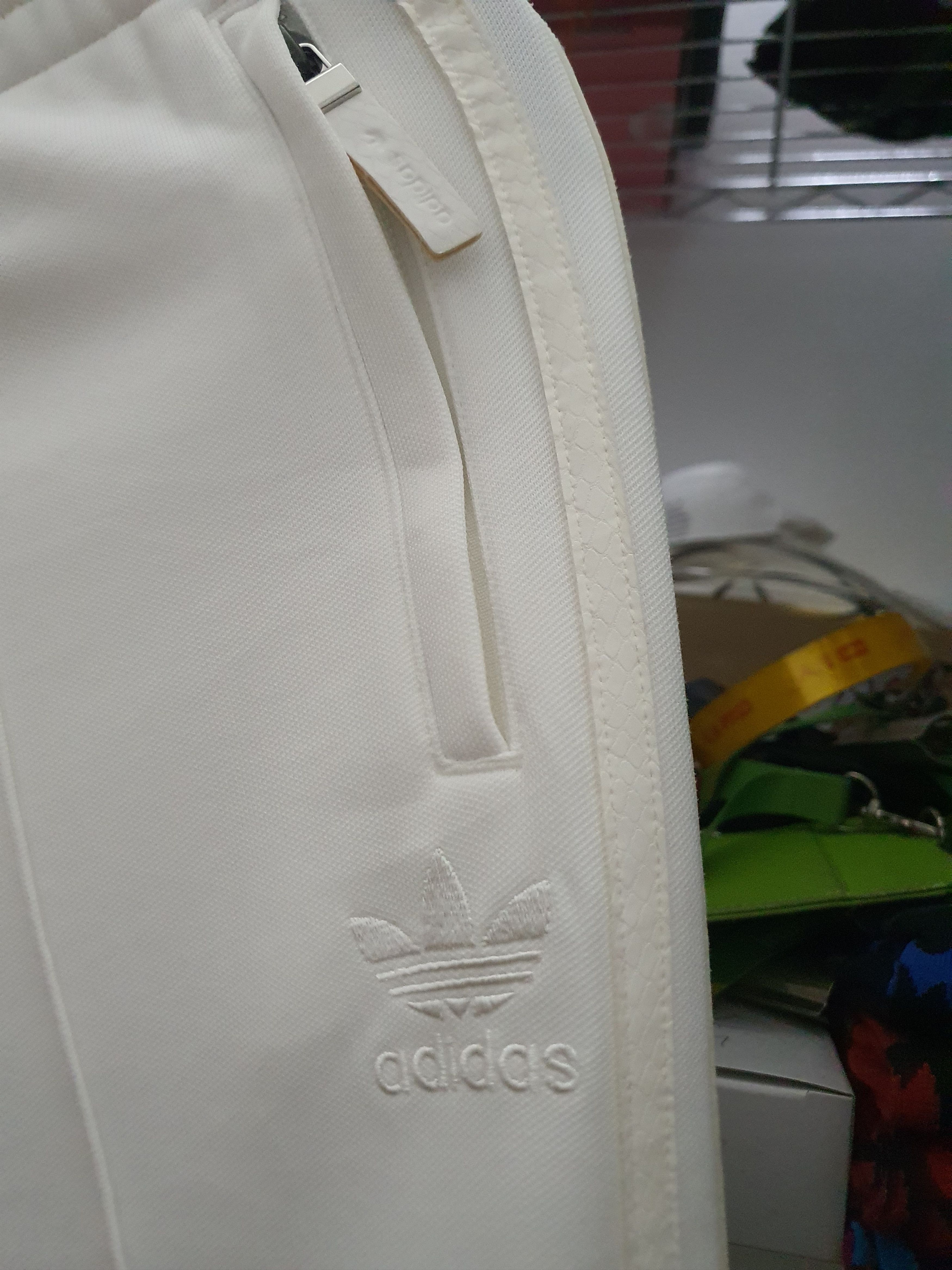 Adidas Rare Adidas Original Sweatpants Size US 30 / EU 46 - 4 Thumbnail