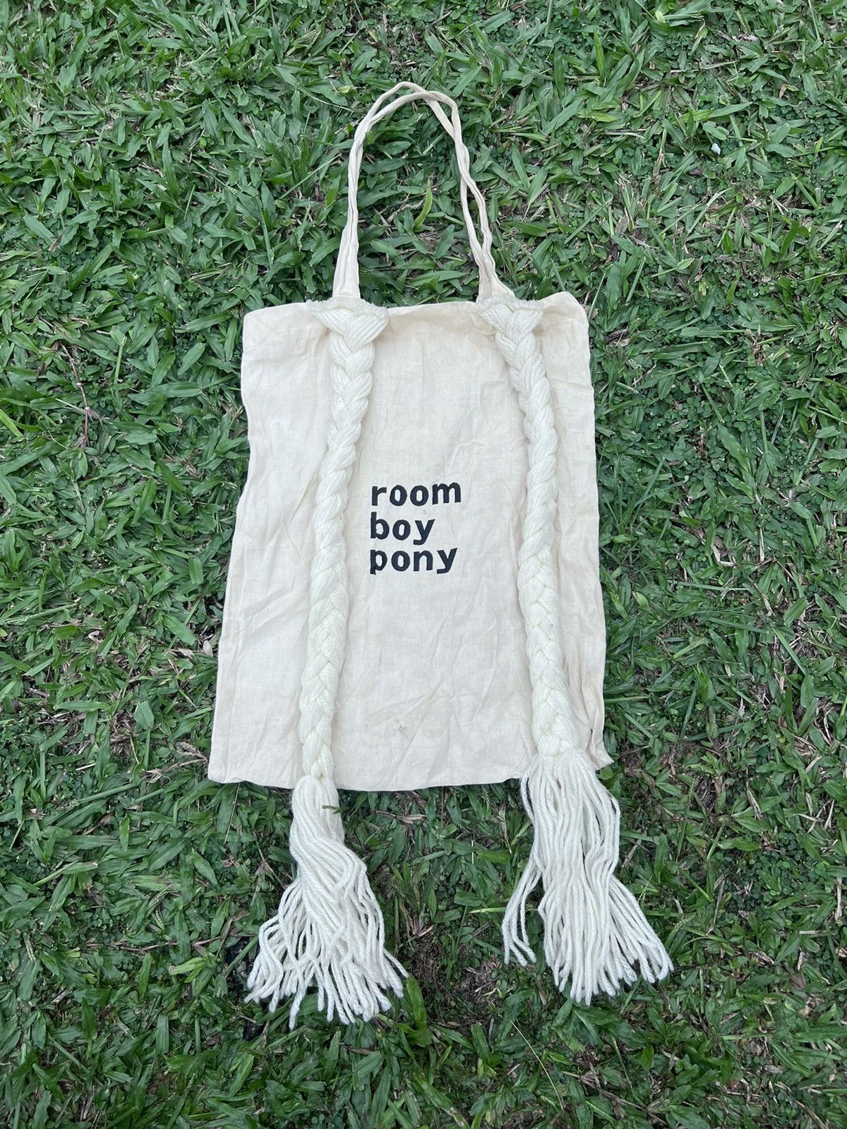ROOM BOY PONY