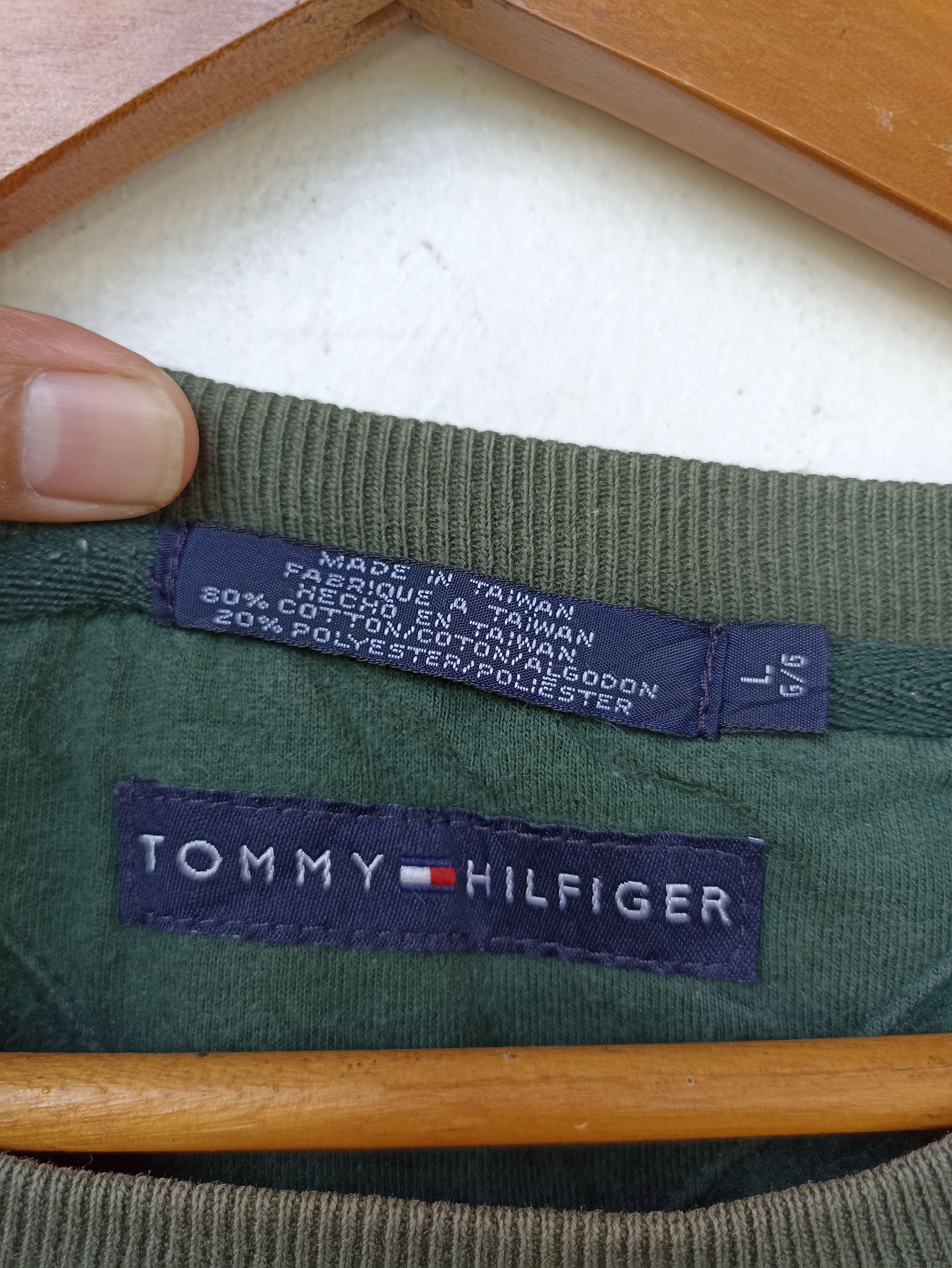 Tommy Hilfiger Vintage Tommy Hilfiger sweatshirt spell out Size US L / EU 52-54 / 3 - 5 Thumbnail