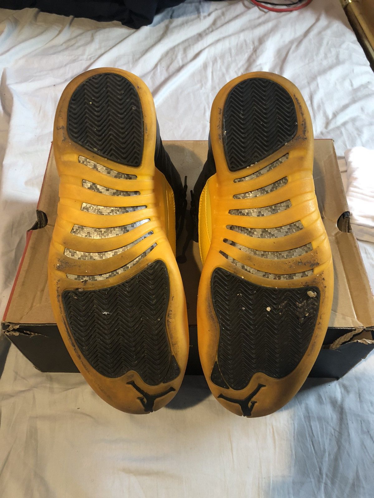 jordan12 black and gold