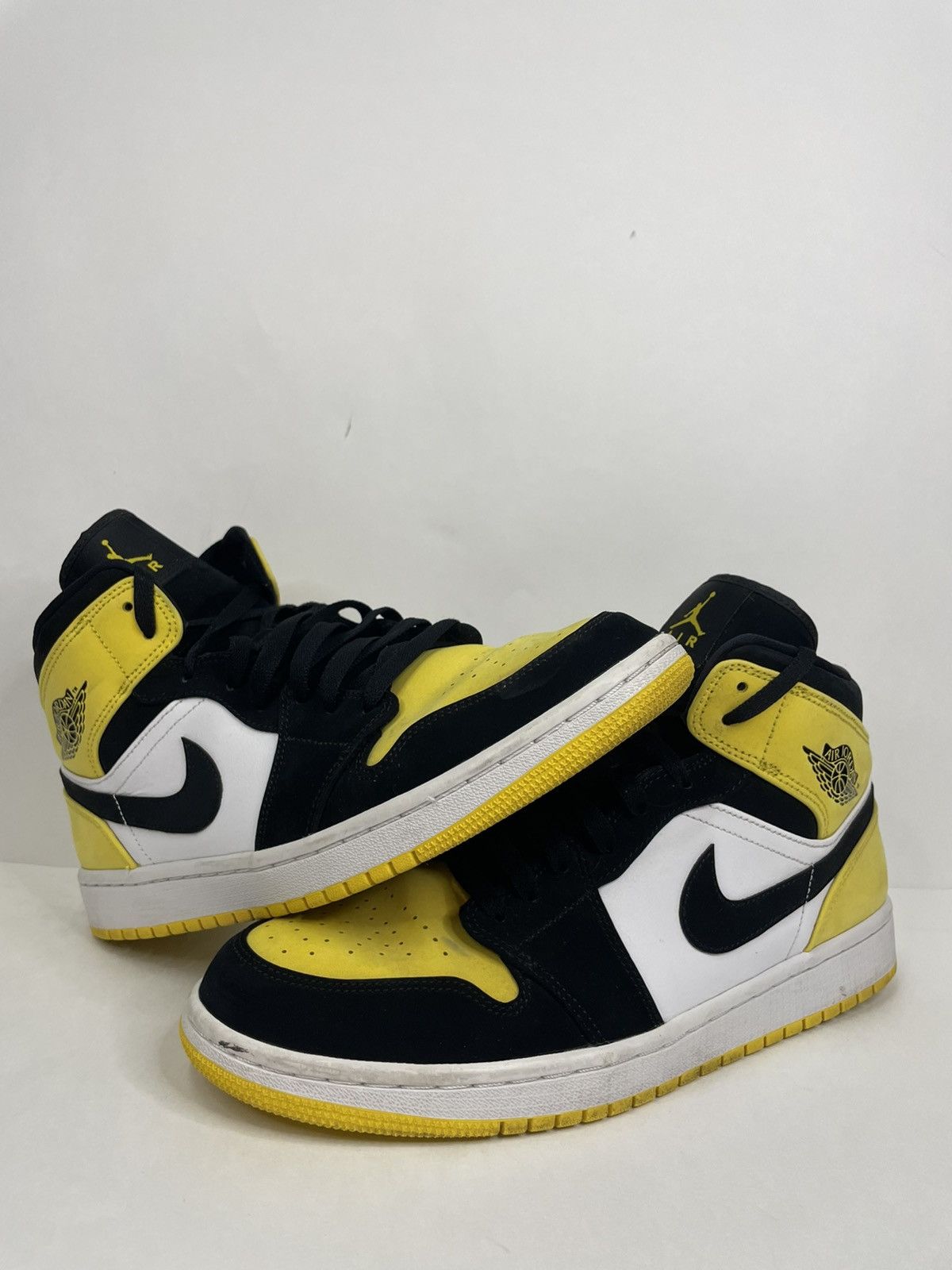 Air Jordan 1 Mid Yellow Toe