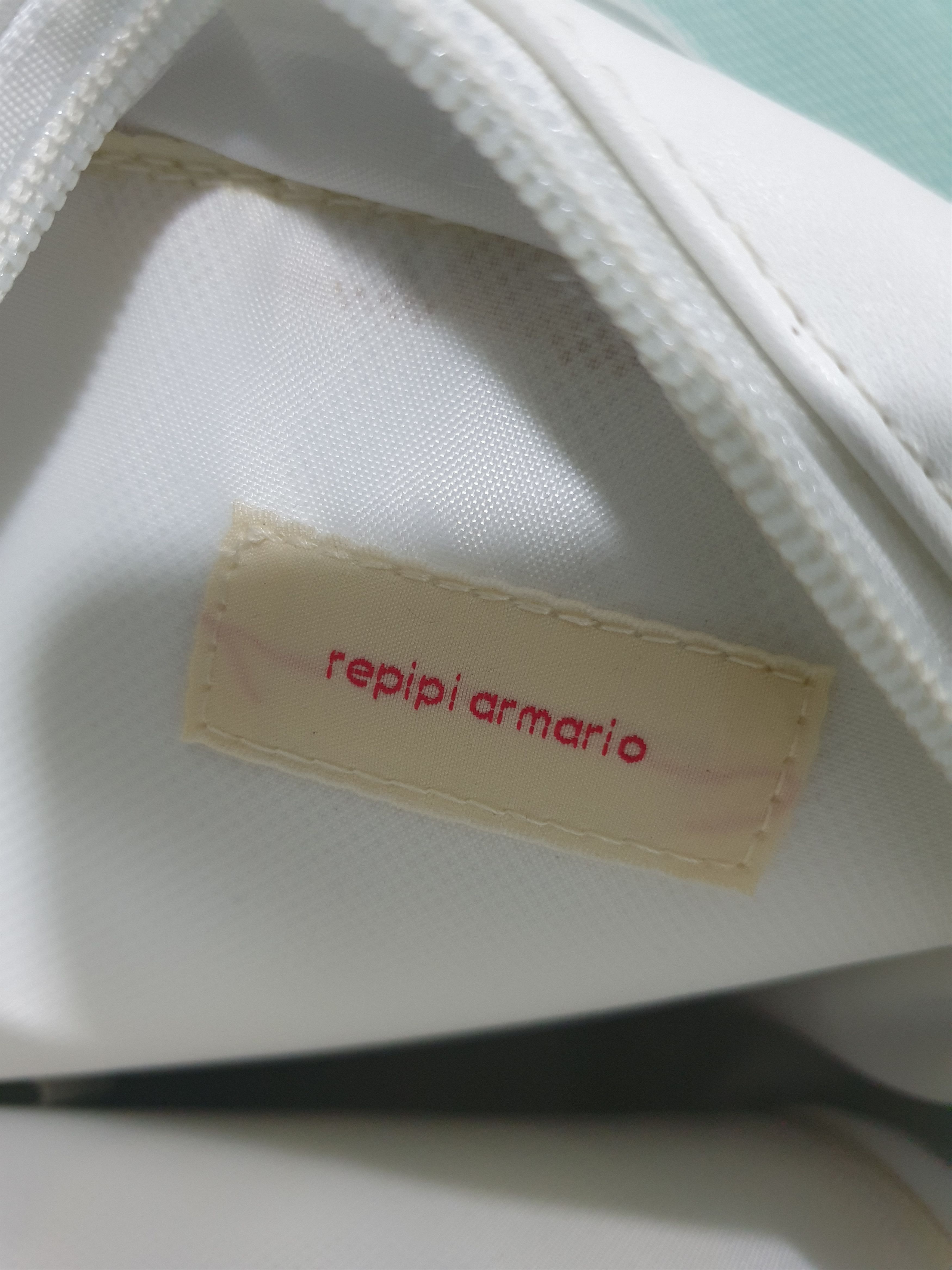 Japanese Brand 💥REPIPI ARMARIO Heart Card Design Sling Bag Size ONE SIZE - 7 Thumbnail