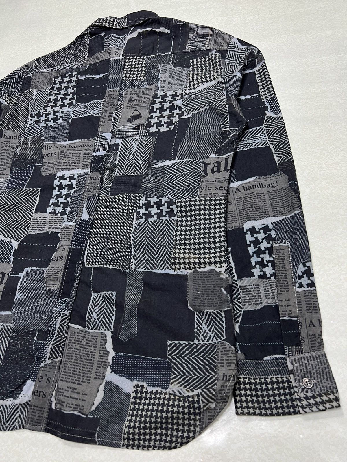 John Galliano Patchwork Newspaper Gazette Full Print Button-Up Shirt Size US S / EU 44-46 / 1 - 10 Thumbnail