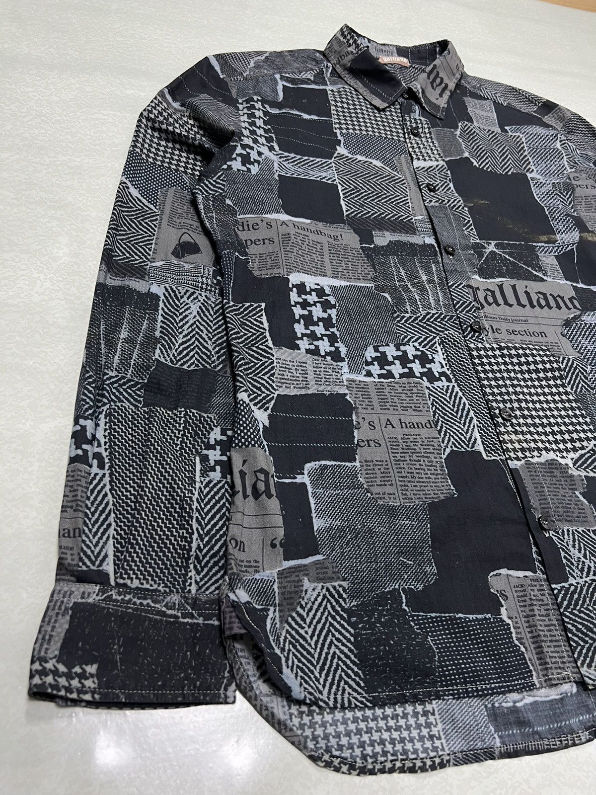 John Galliano Patchwork Newspaper Gazette Full Print Button-Up Shirt Size US S / EU 44-46 / 1 - 7 Thumbnail