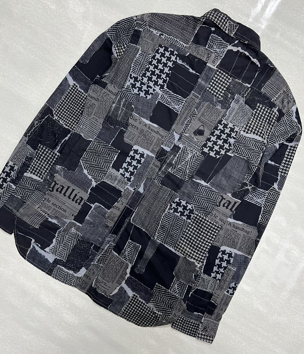 John Galliano Patchwork Newspaper Gazette Full Print Button-Up Shirt Size US S / EU 44-46 / 1 - 4 Thumbnail