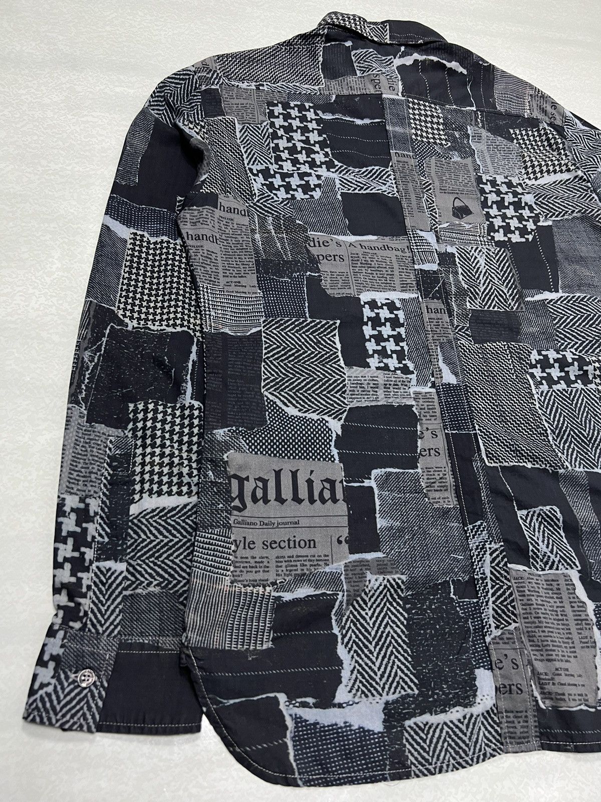 John Galliano Patchwork Newspaper Gazette Full Print Button-Up Shirt Size US S / EU 44-46 / 1 - 9 Thumbnail