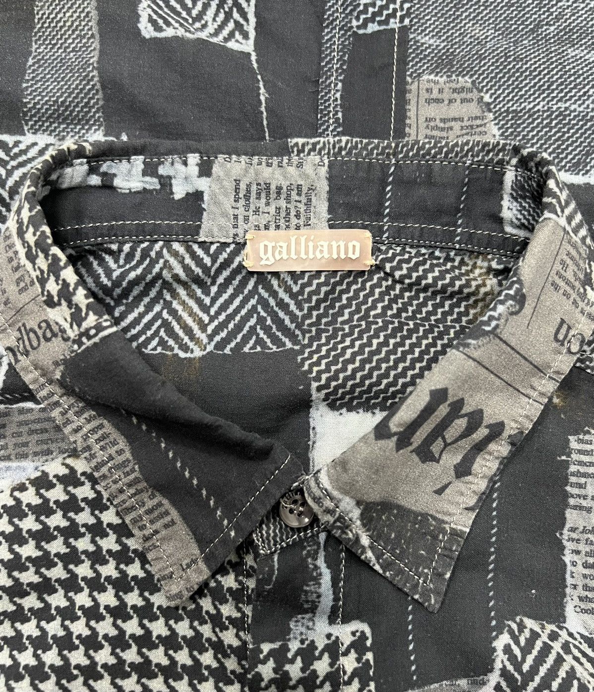 John Galliano Patchwork Newspaper Gazette Full Print Button-Up Shirt Size US S / EU 44-46 / 1 - 12 Thumbnail