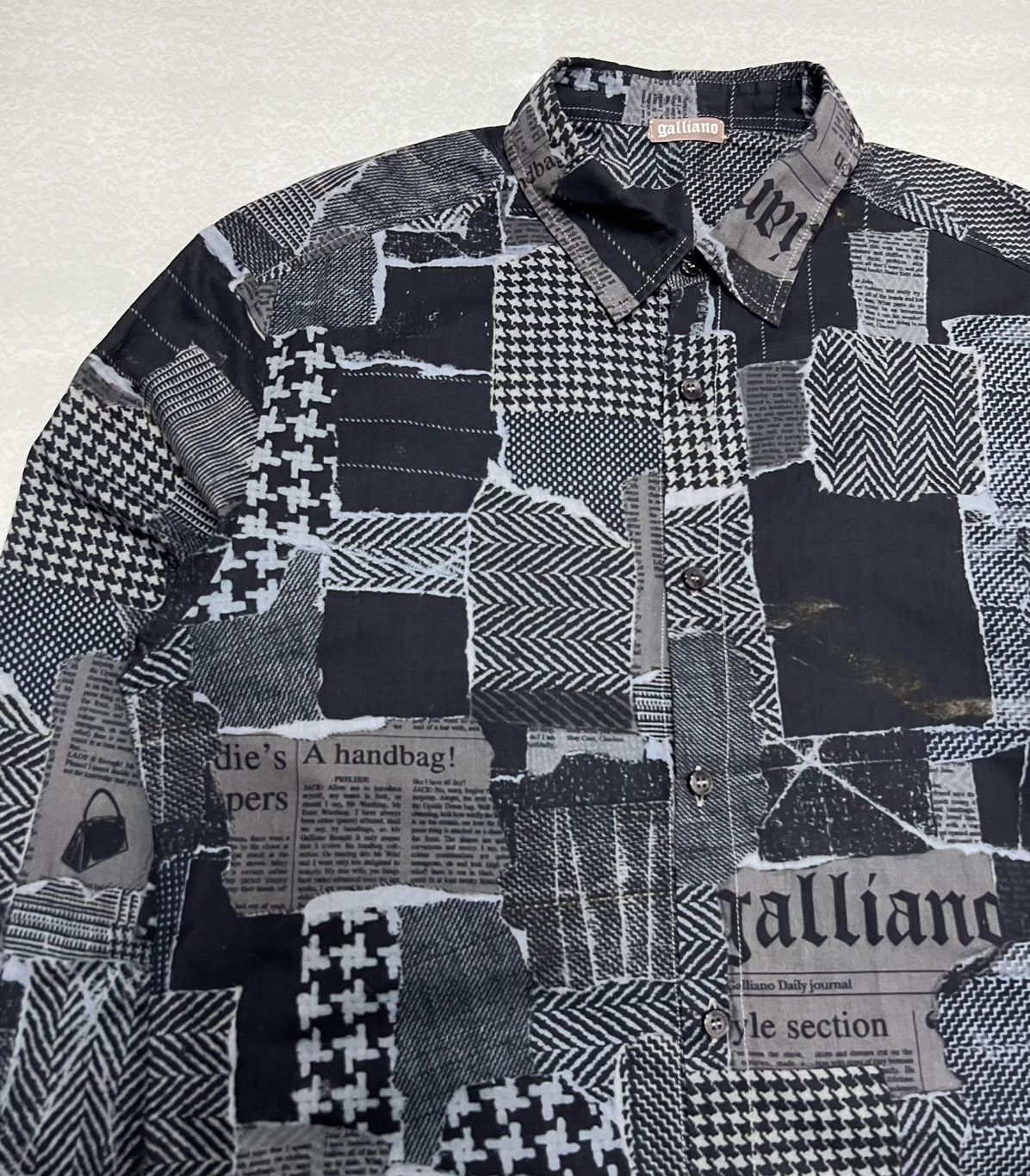 John Galliano Patchwork Newspaper Gazette Full Print Button-Up Shirt Size US S / EU 44-46 / 1 - 5 Thumbnail