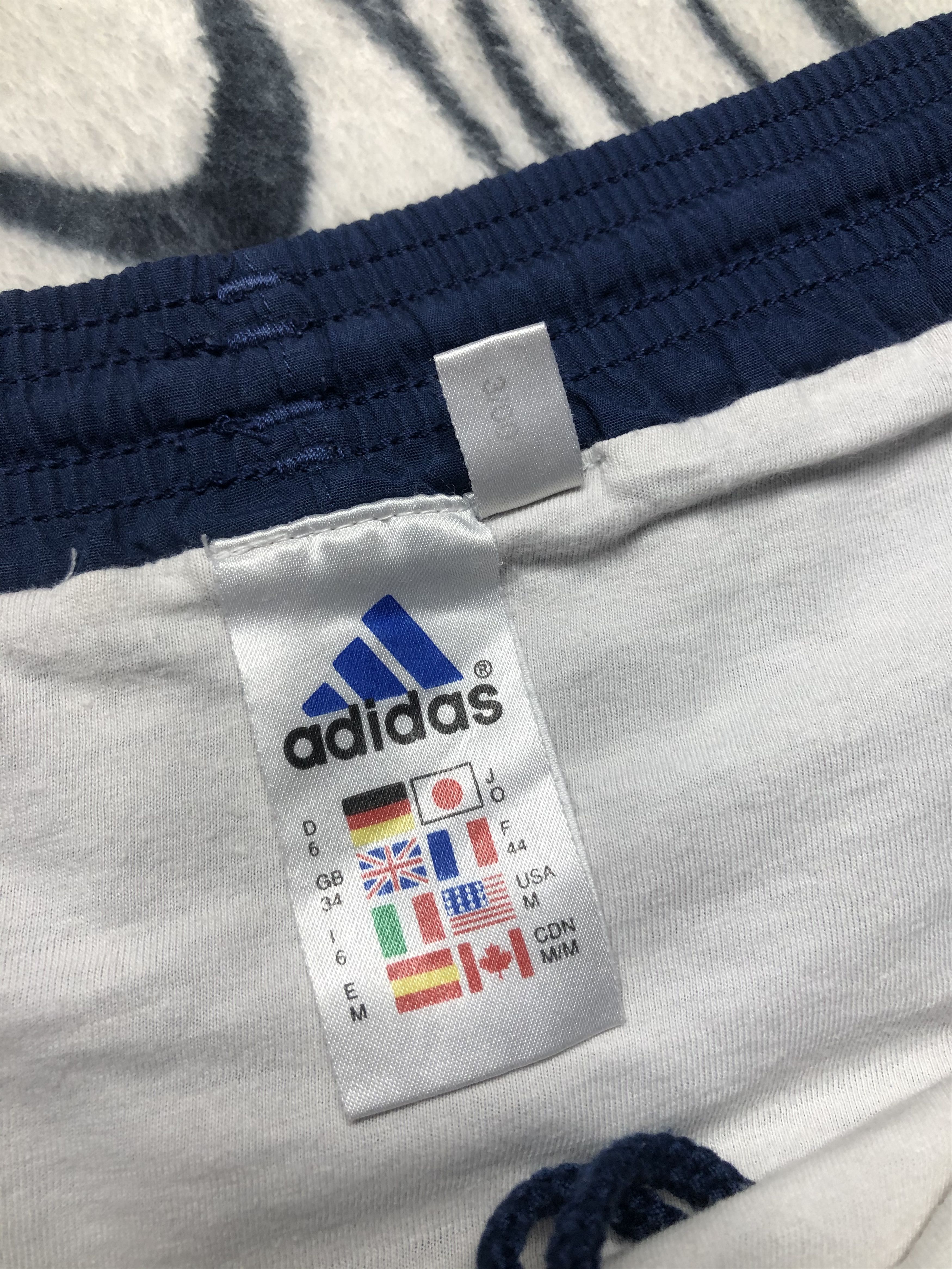 Adidas × Vintage Adidas Vintage Mens Nylon Running Shorts Size US 32 / EU 48 - 3 Thumbnail