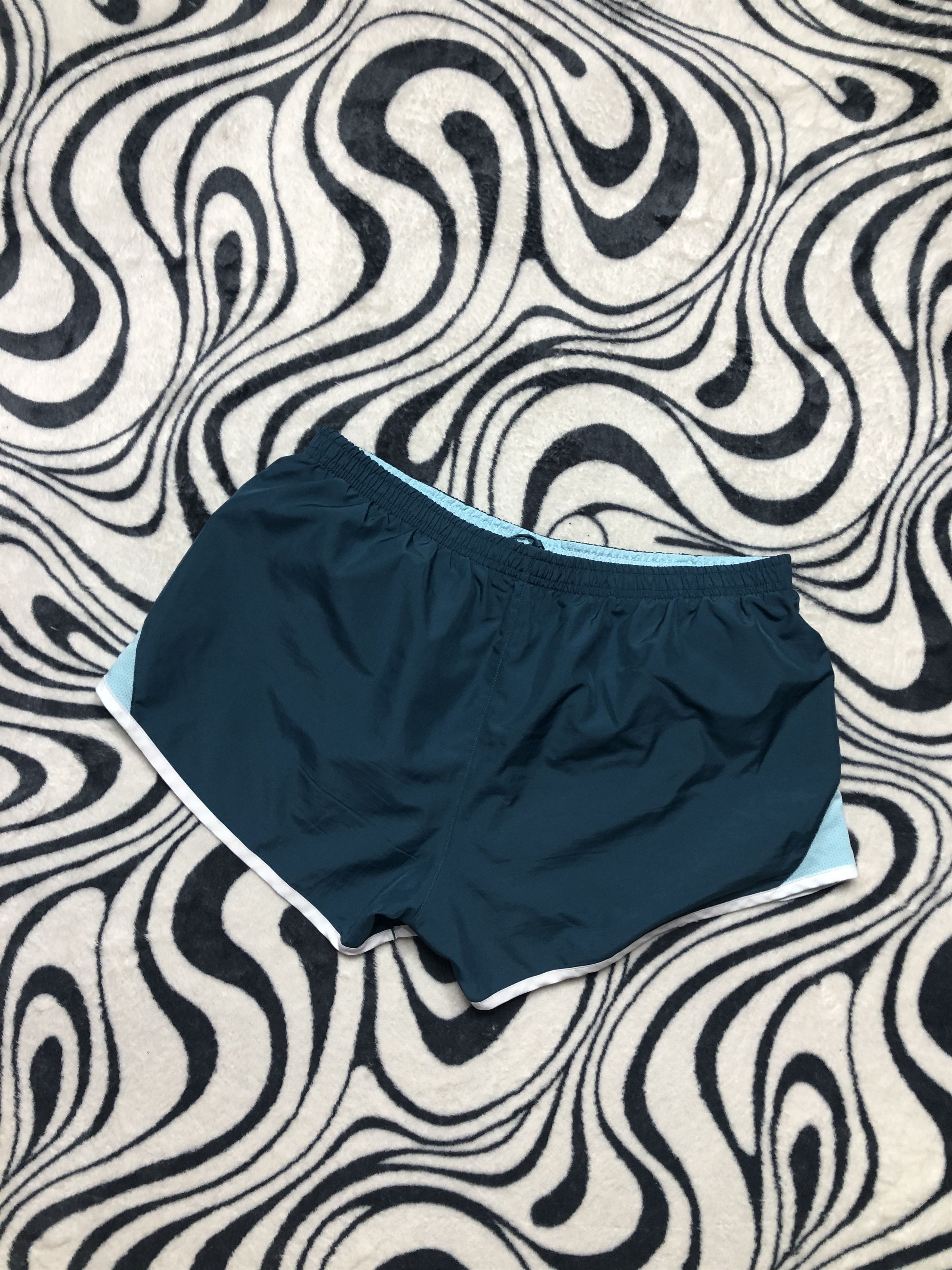 Nike Nike Vintage Womens Running Shorts Size 34" / US 12 / IT 48 - 3 Thumbnail