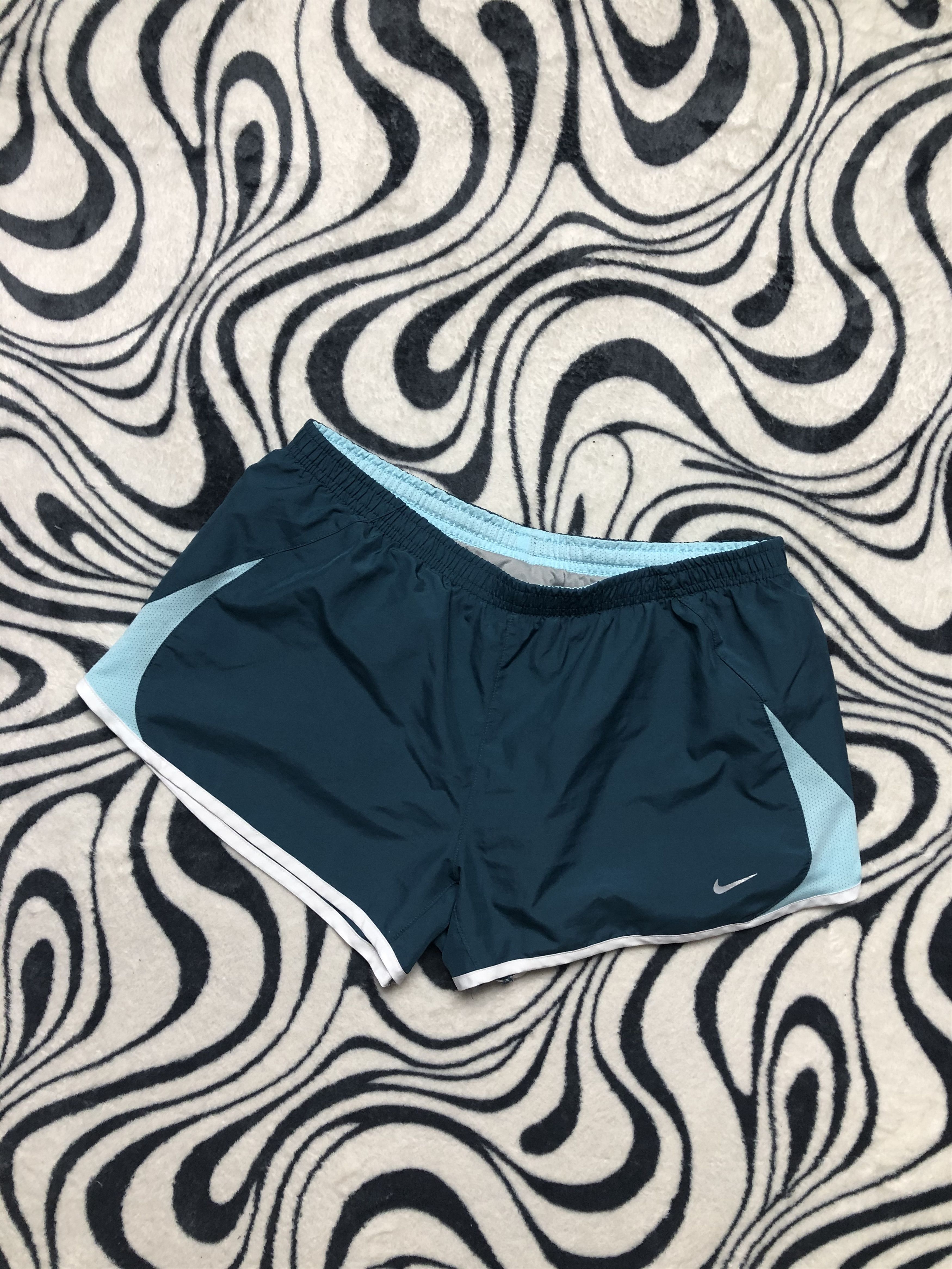 Nike Nike Vintage Womens Running Shorts Size 34" / US 12 / IT 48 - 1 Thumbnail