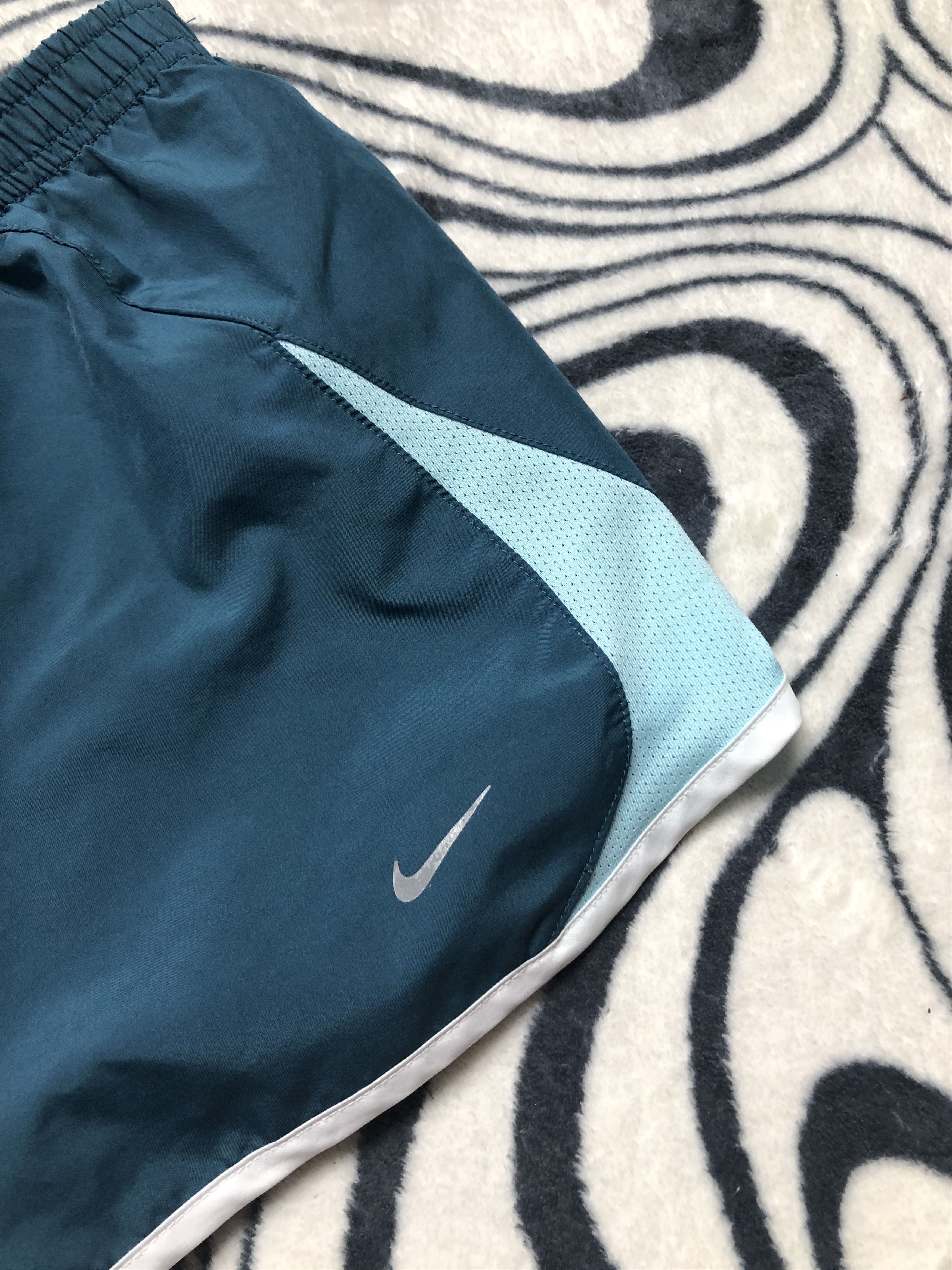 Nike Nike Vintage Womens Running Shorts Size 34" / US 12 / IT 48 - 2 Thumbnail