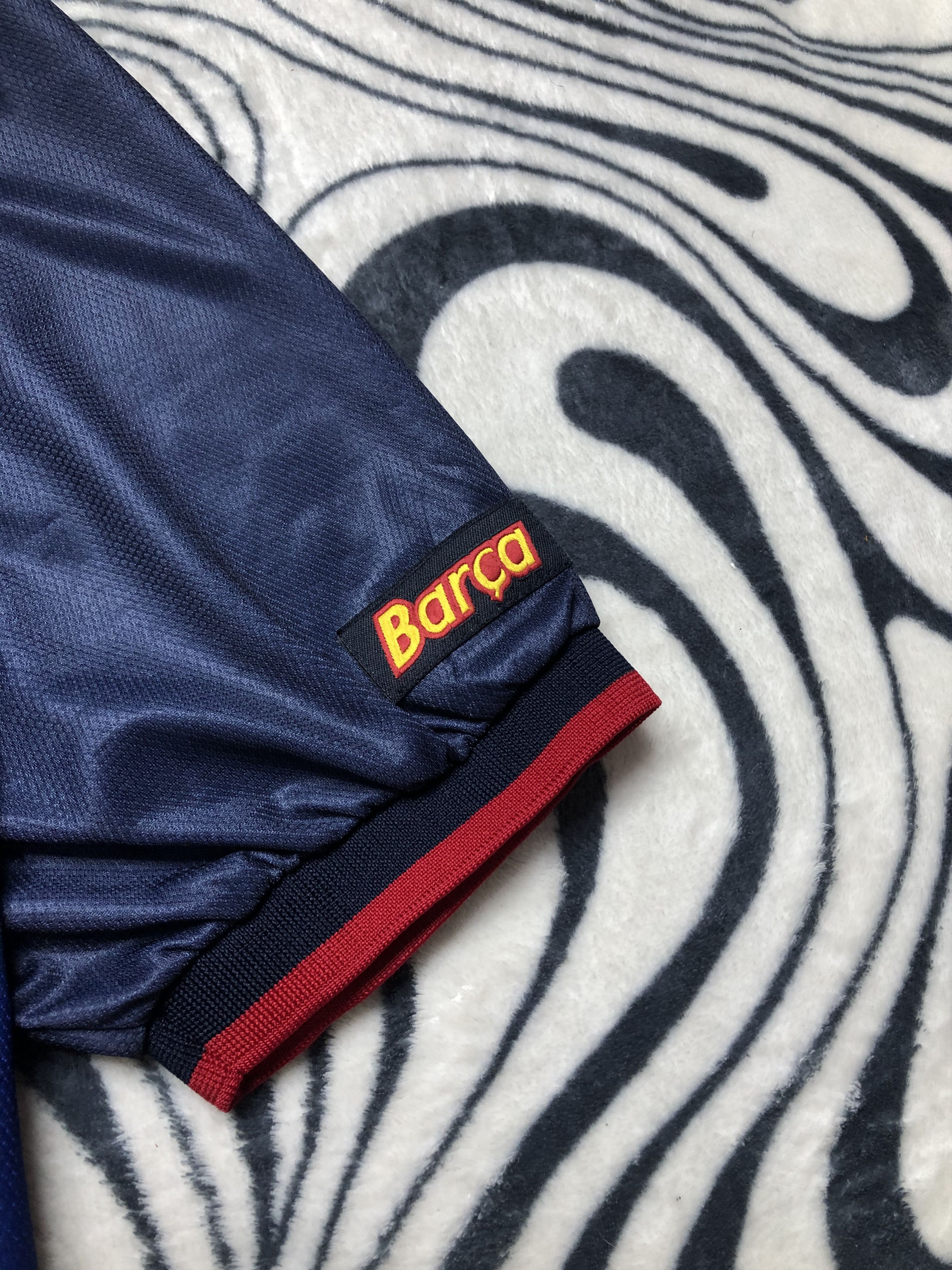 Vintage F.C. Barcelona "Rivaldo" 1999 Vintage Soccer Jersey T-shirt Size US XL / EU 56 / 4 - 4 Thumbnail