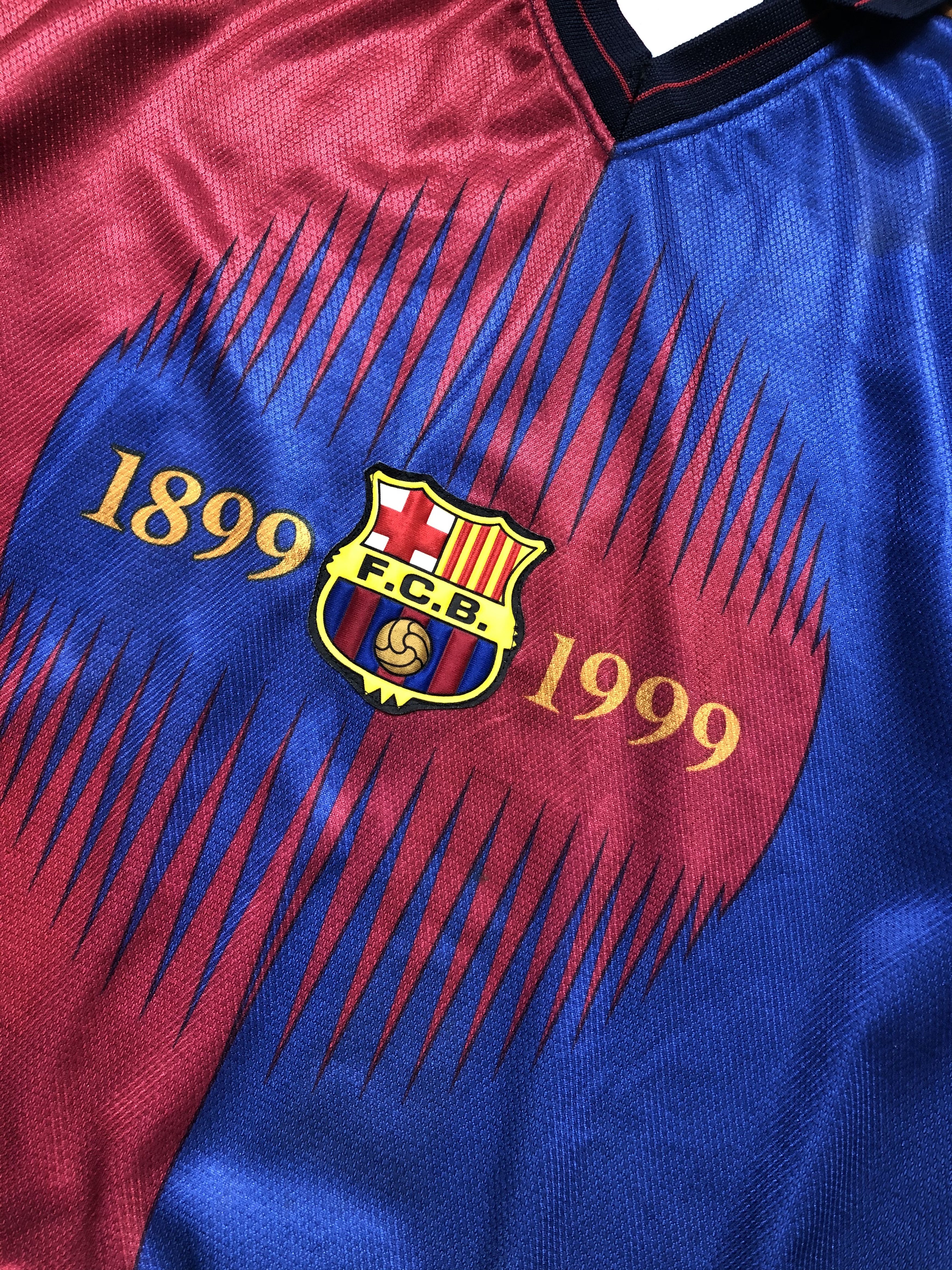 Vintage F.C. Barcelona "Rivaldo" 1999 Vintage Soccer Jersey T-shirt Size US XL / EU 56 / 4 - 3 Thumbnail