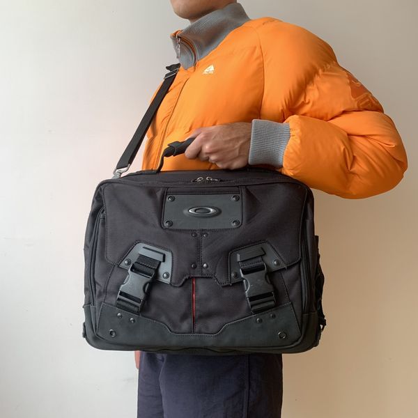 Vintage 00s Oakley LapTop Software Messenger Bag | Grailed