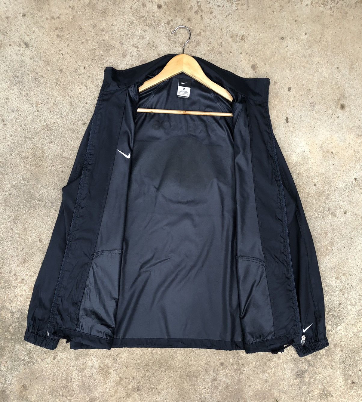 Vintage NIKE windbreaker Winter cup 2011 Size US XL / EU 56 / 4 - 3 Thumbnail