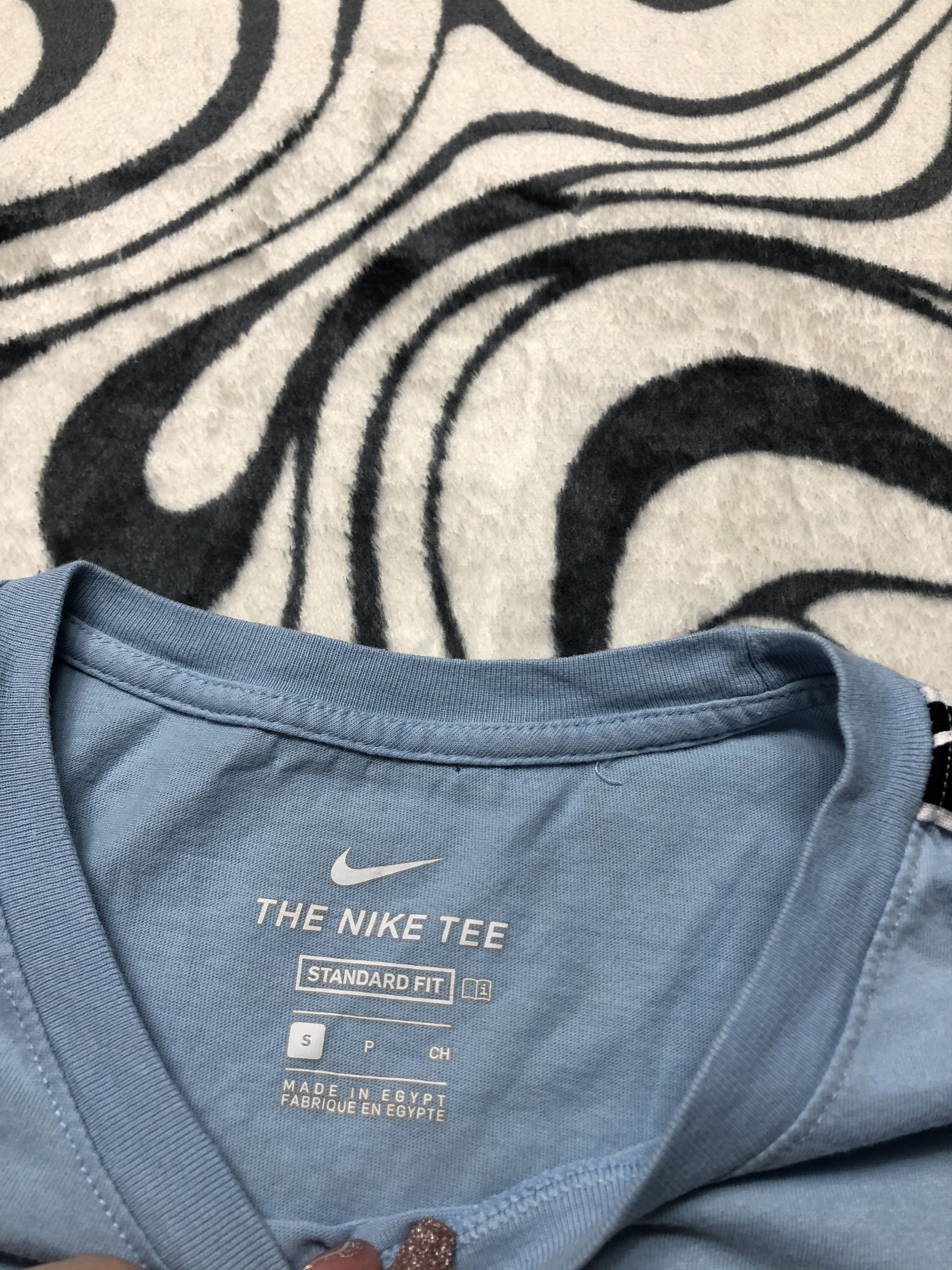 Nike Nike Mens T-Shirt Tee Center Swoosh Size US S / EU 44-46 / 1 - 5 Thumbnail