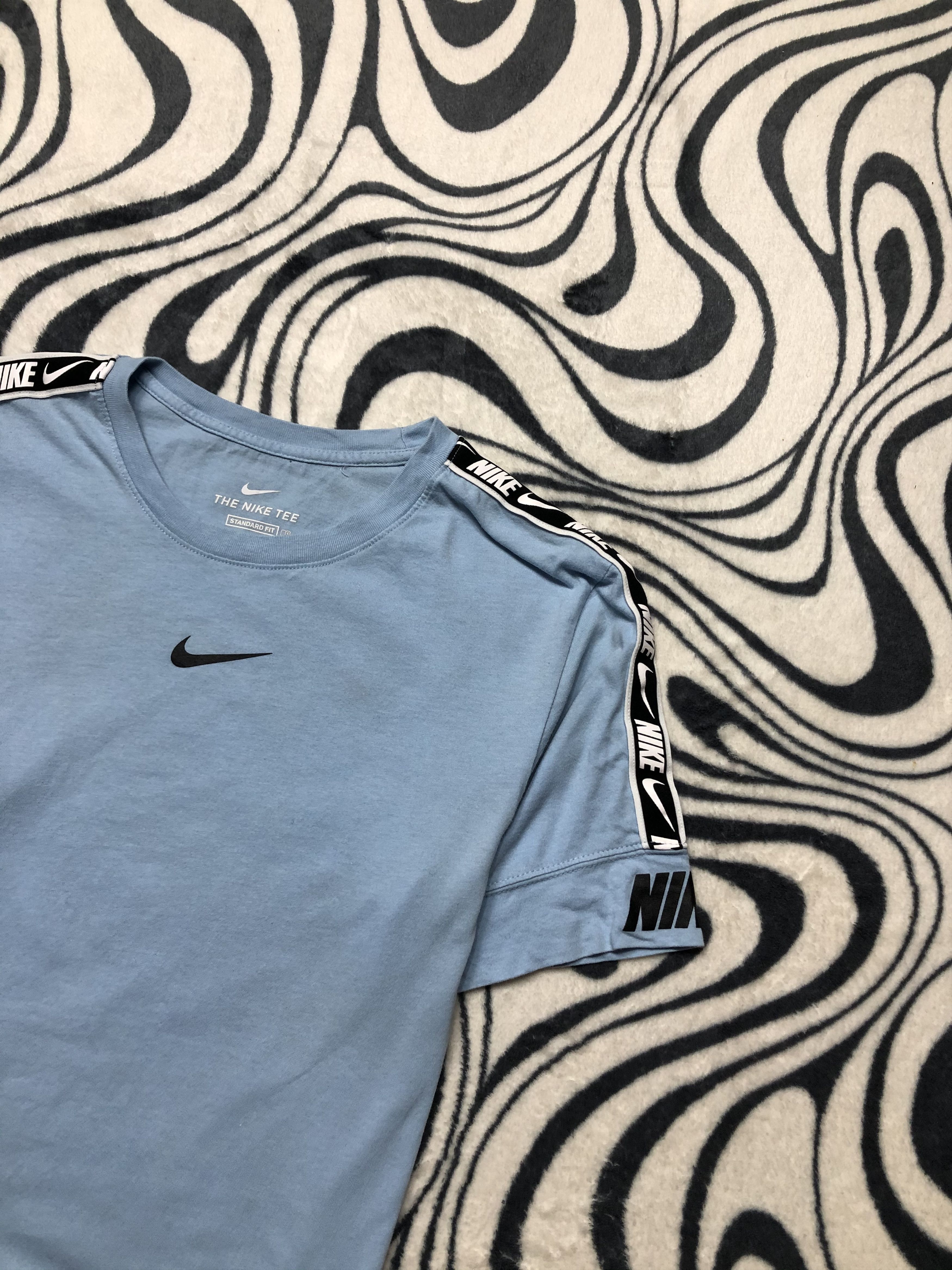 Nike Nike Mens T-Shirt Tee Center Swoosh Size US S / EU 44-46 / 1 - 2 Thumbnail