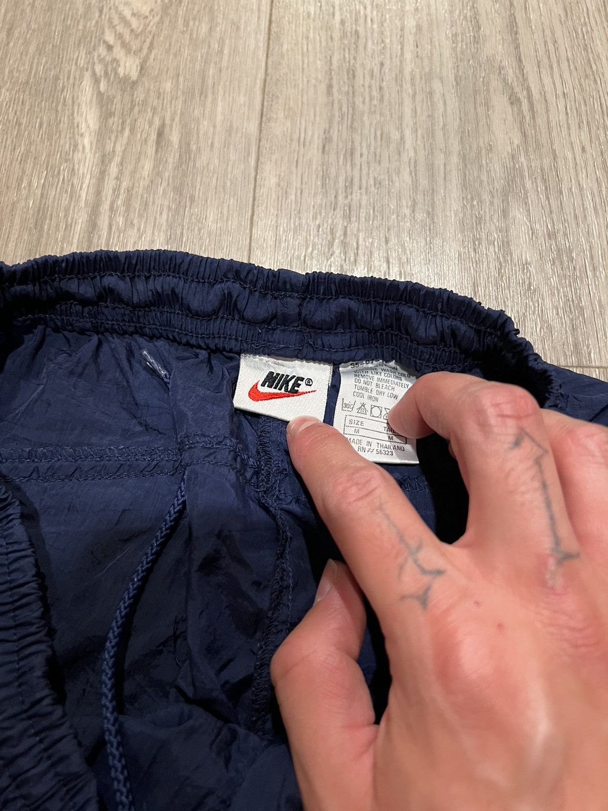 Nike × Vintage Vintage Nike Track Pants Embroidered Joggers Nylon Medium Size US 32 / EU 48 - 4 Thumbnail