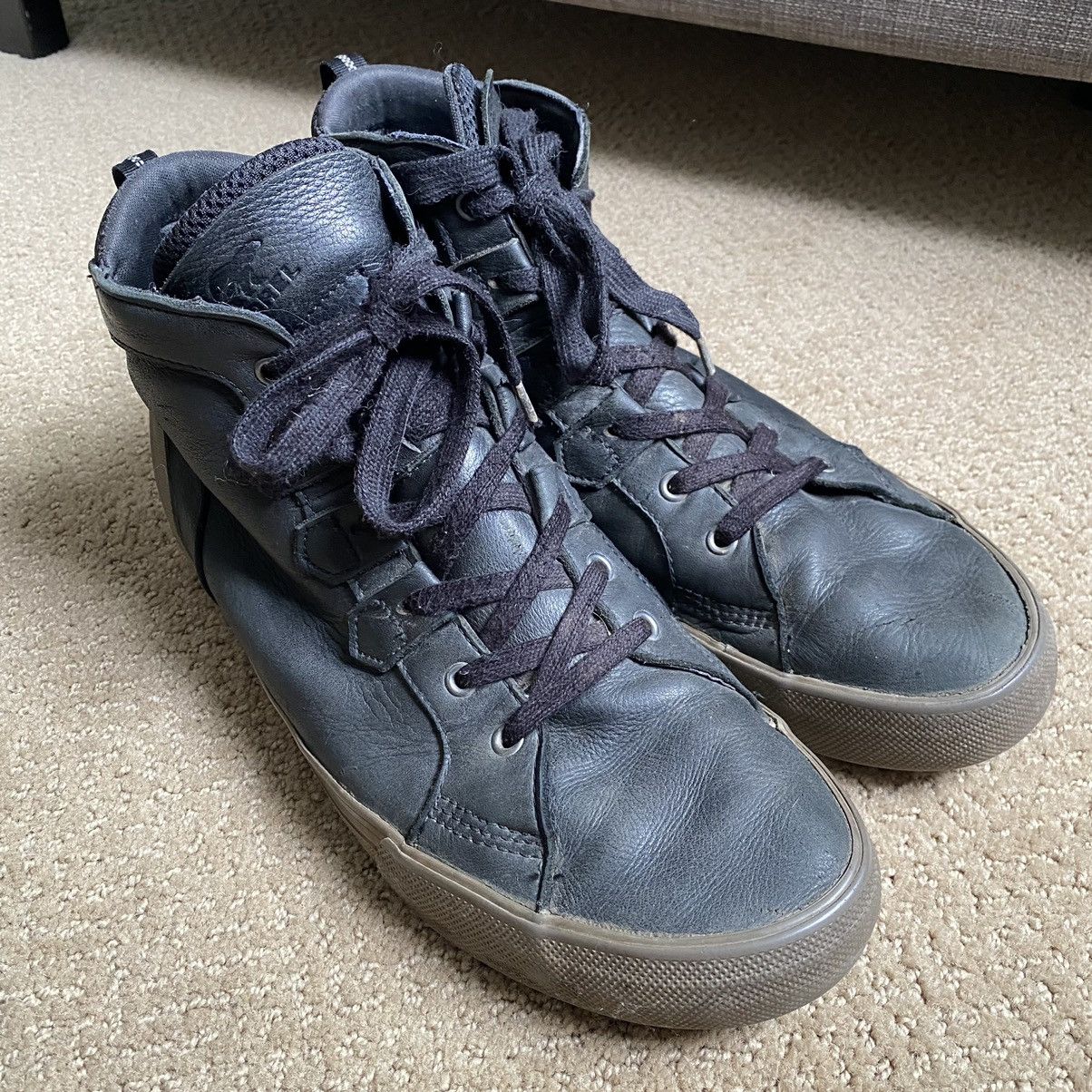 sorel caribou sneaker