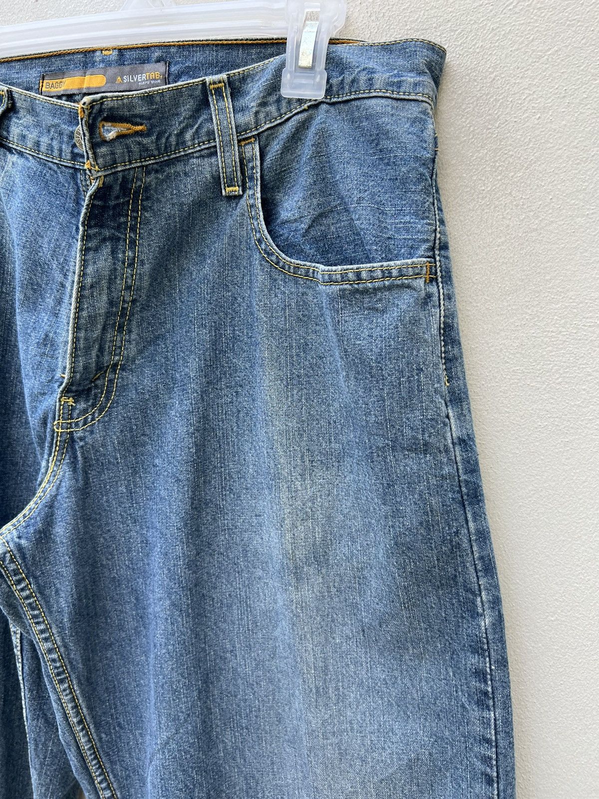 Levi's × Vintage Vintage 2004 Levi’s Silvertab Faded Denim Baggy Jeans Size US 33 - 11 Thumbnail
