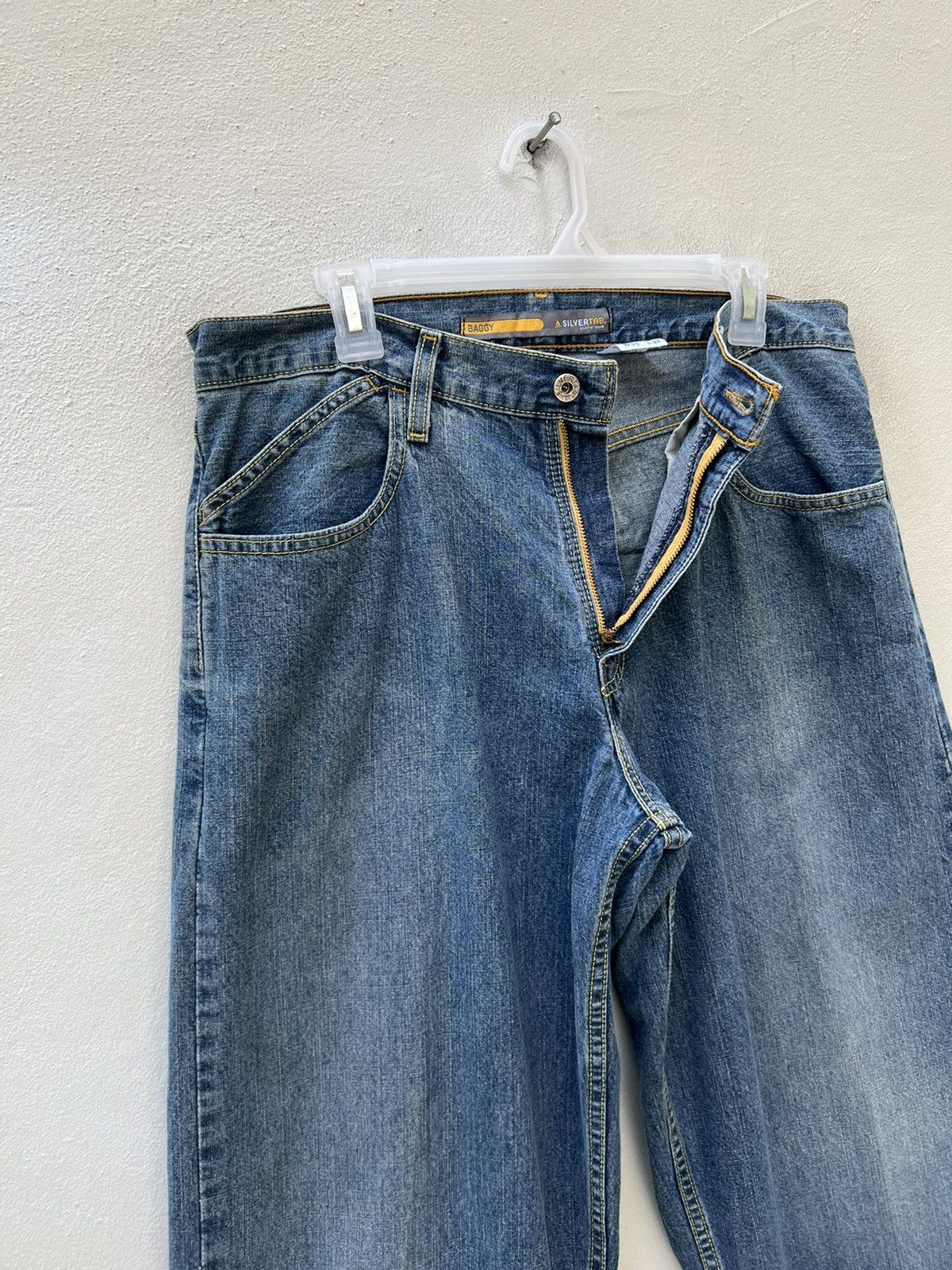 Levi's × Vintage Vintage 2004 Levi’s Silvertab Faded Denim Baggy Jeans Size US 33 - 9 Thumbnail