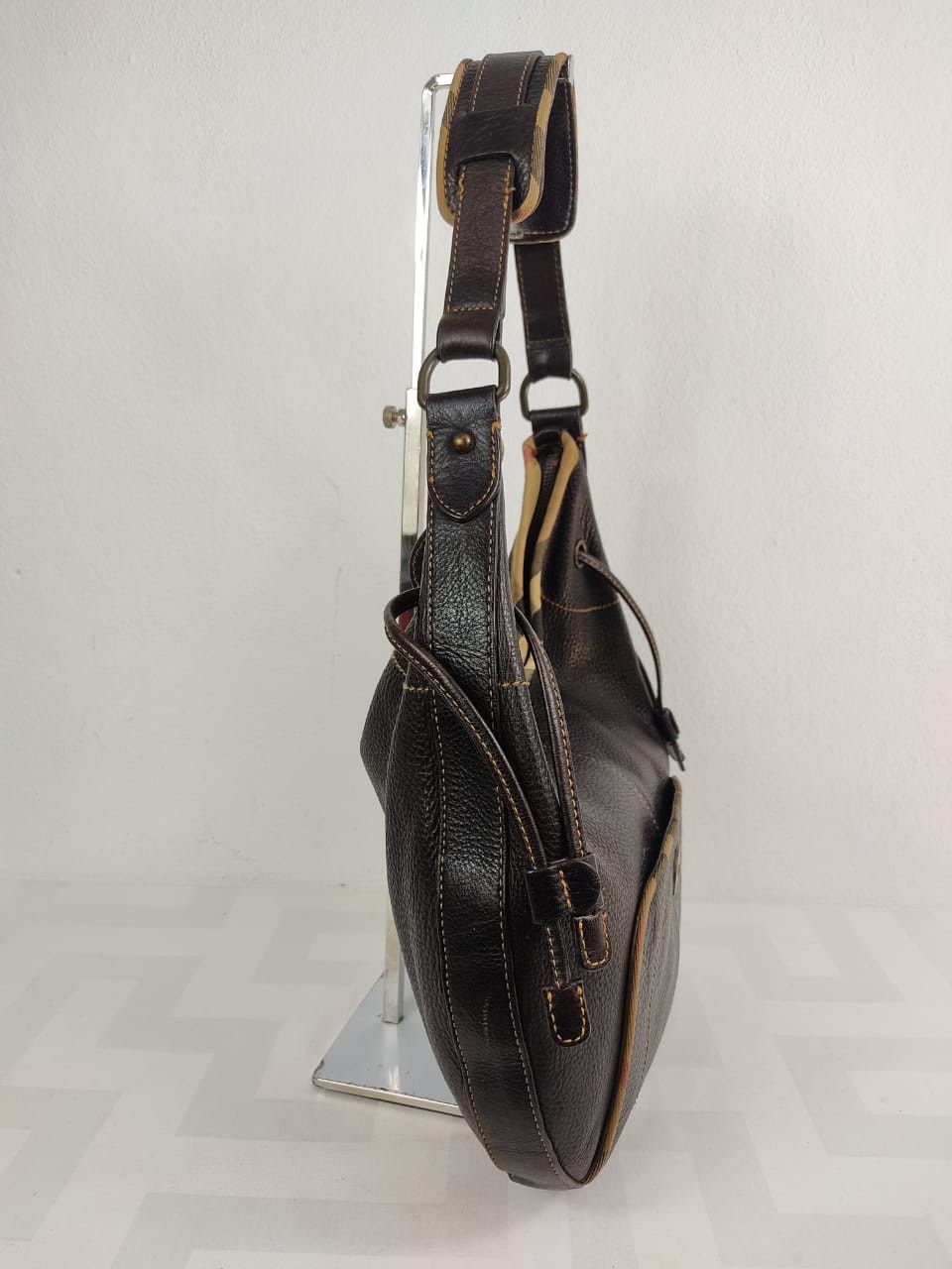 Burberry × Designer Burberry Hobo Leather Handbag Size ONE SIZE - 4 Thumbnail