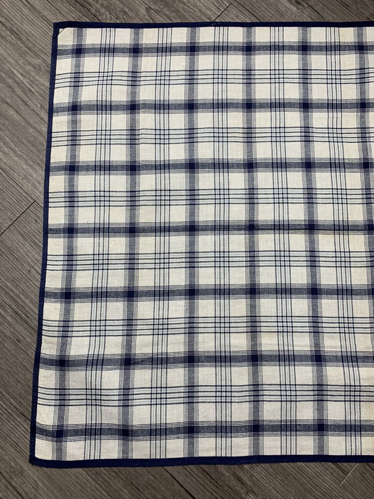 DKNY DKNY Handkerchief / Bandana / Neckerchief Size ONE SIZE - 5 Thumbnail