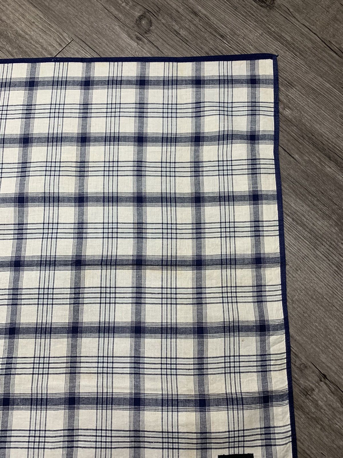 DKNY DKNY Handkerchief / Bandana / Neckerchief Size ONE SIZE - 4 Thumbnail