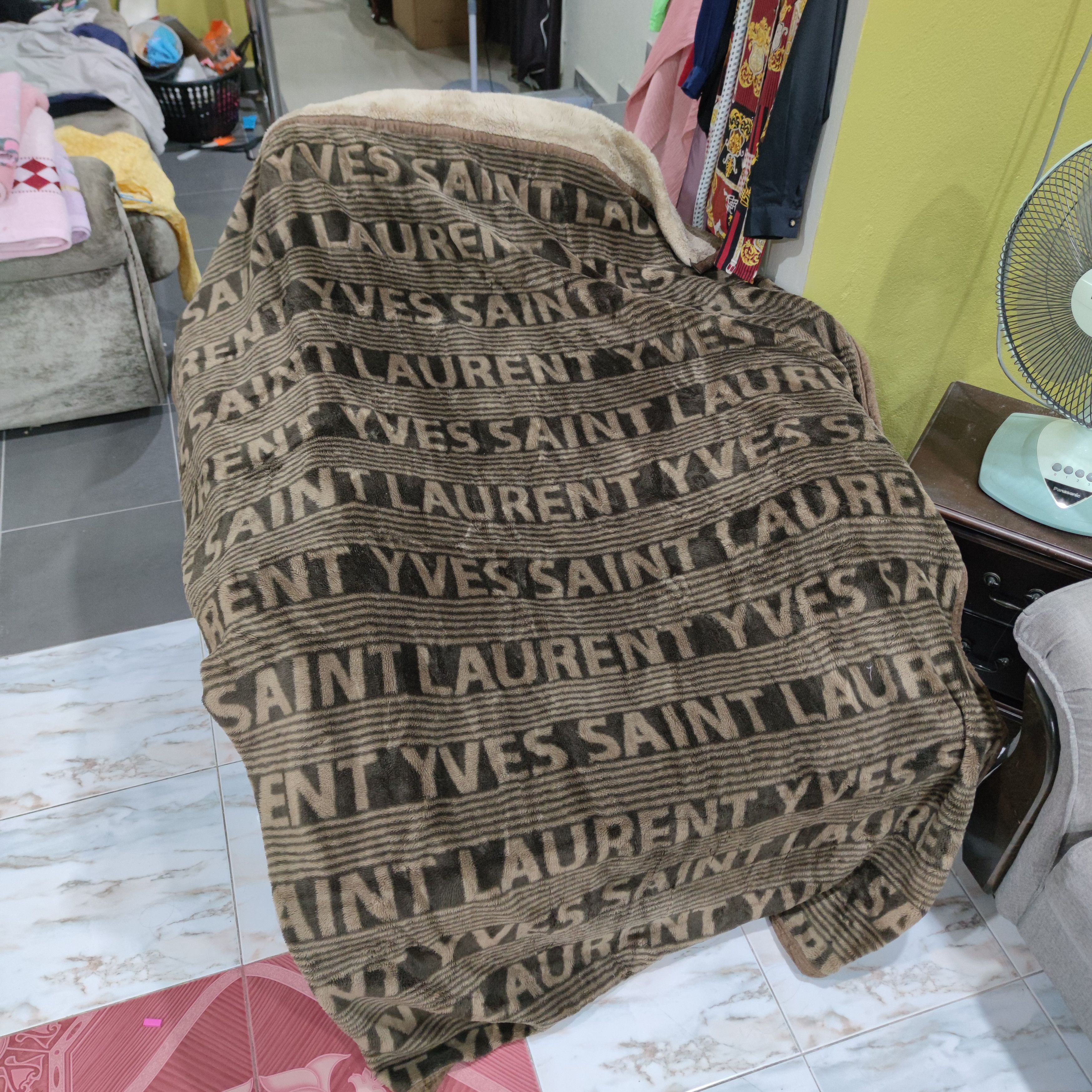 YVES SAINT LAURENT YSL SPELLOUT BLANKET