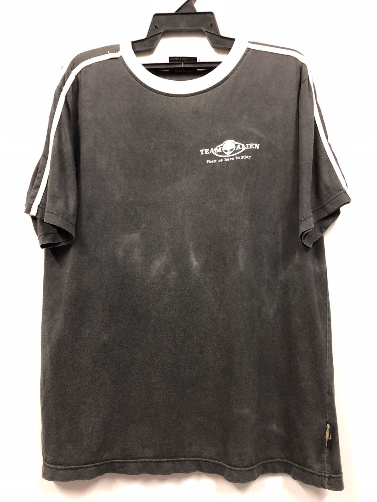 Alien Workshop Thrashed 90s Team Alien They Re Here To Play Distressed tee Size US L / EU 52-54 / 3 - 3 Thumbnail