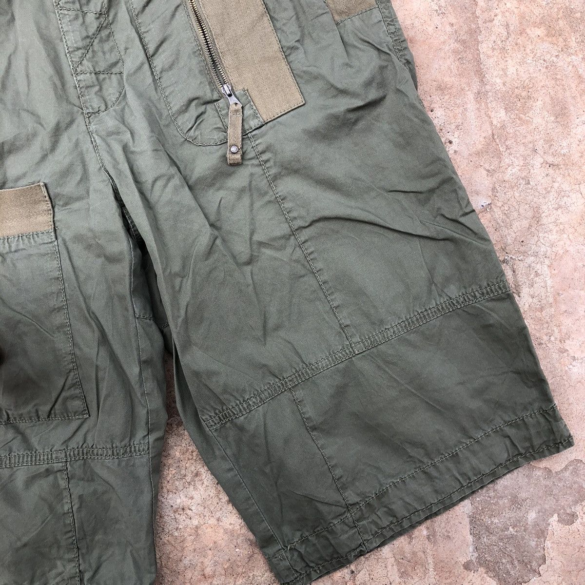 Japanese Brand vintage Japanese cargo multi pocket wide leg shorts Y2K Size US 34 / EU 50 - 5 Thumbnail