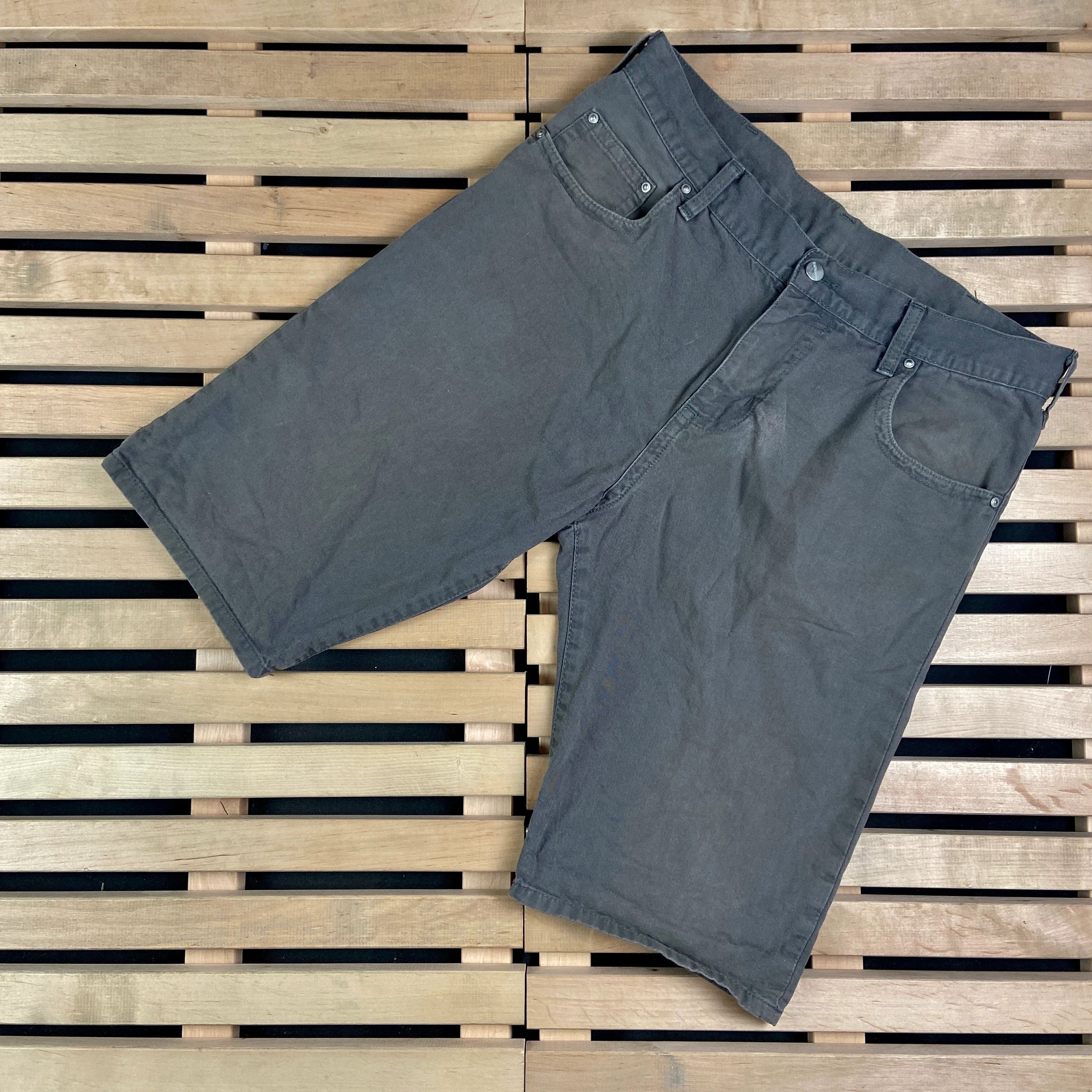 Carhartt × Carhartt Wip × Vintage Mens Shorts Vintage Carhartt Bermuda Size 33 Size US 33 - 1 Thumbnail