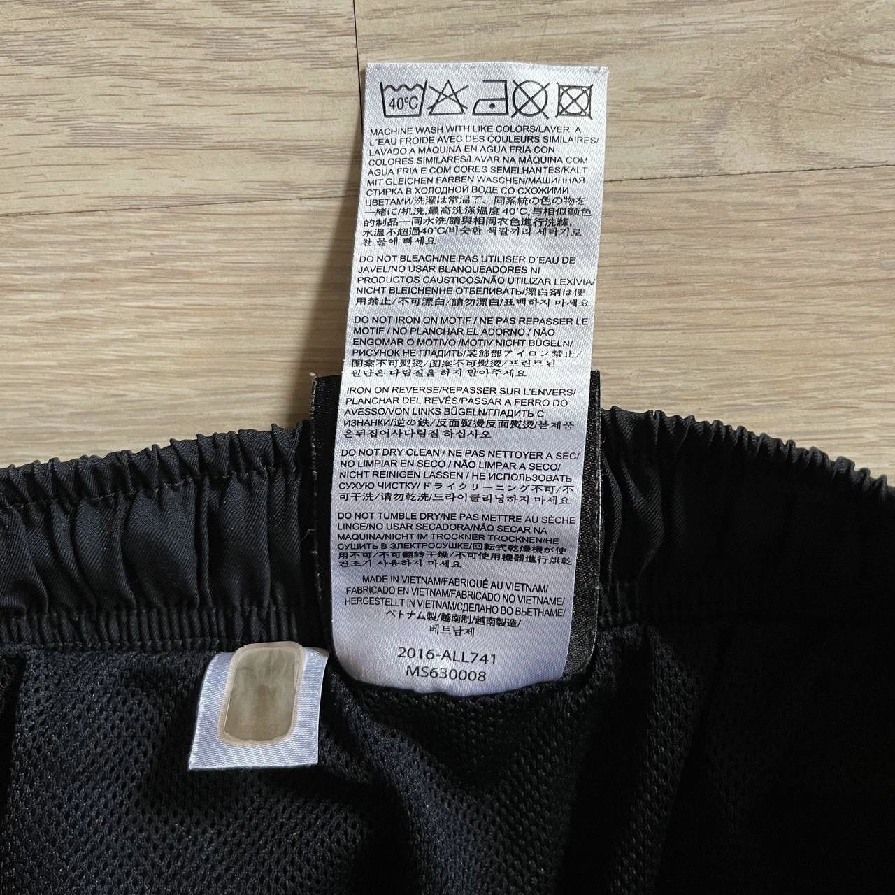 New Balance LIVERPOOL NEW BALANCE FOOTBALL SOCCER SHORTS SIZE “S” Size US 30 / EU 46 - 7 Thumbnail