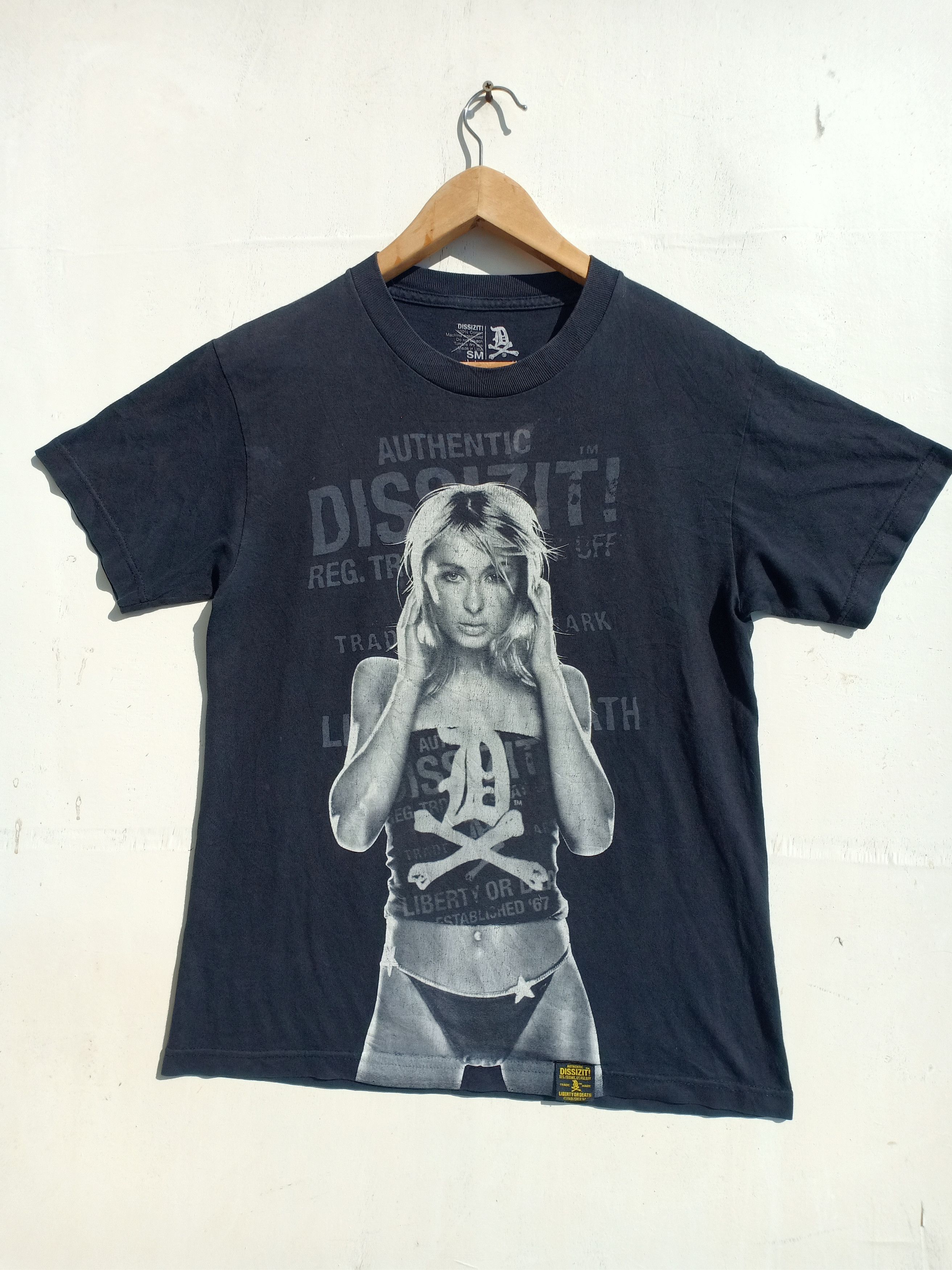 Paris Hilton x she loves that x black t-shirt