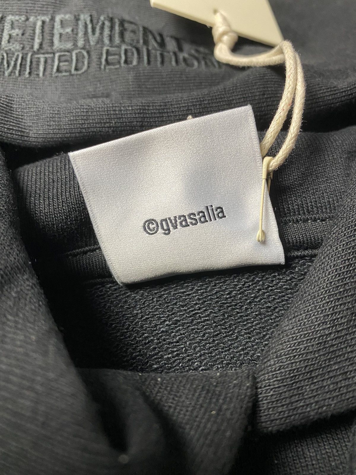 Vetements The Devil Does Wear Vetements Hoodie Size US S / EU 44-46 / 1 - 10 Thumbnail