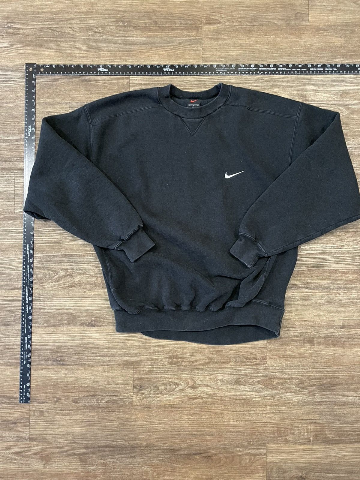 Men's 90's Vintage Nike “Embroidered” Sweater (Sz.M)