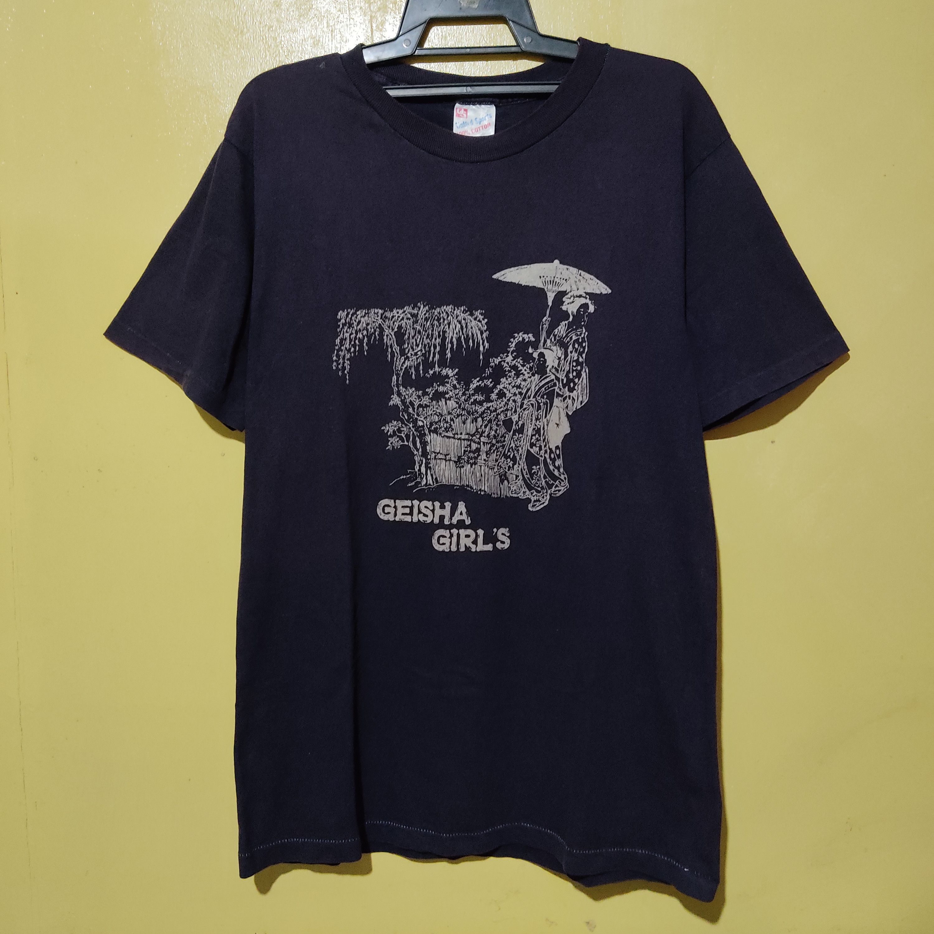Vintage Tshirts Vintage United Sports Geisha Girl's Graphics Size US M / EU 48-50 / 2 - 1 Thumbnail