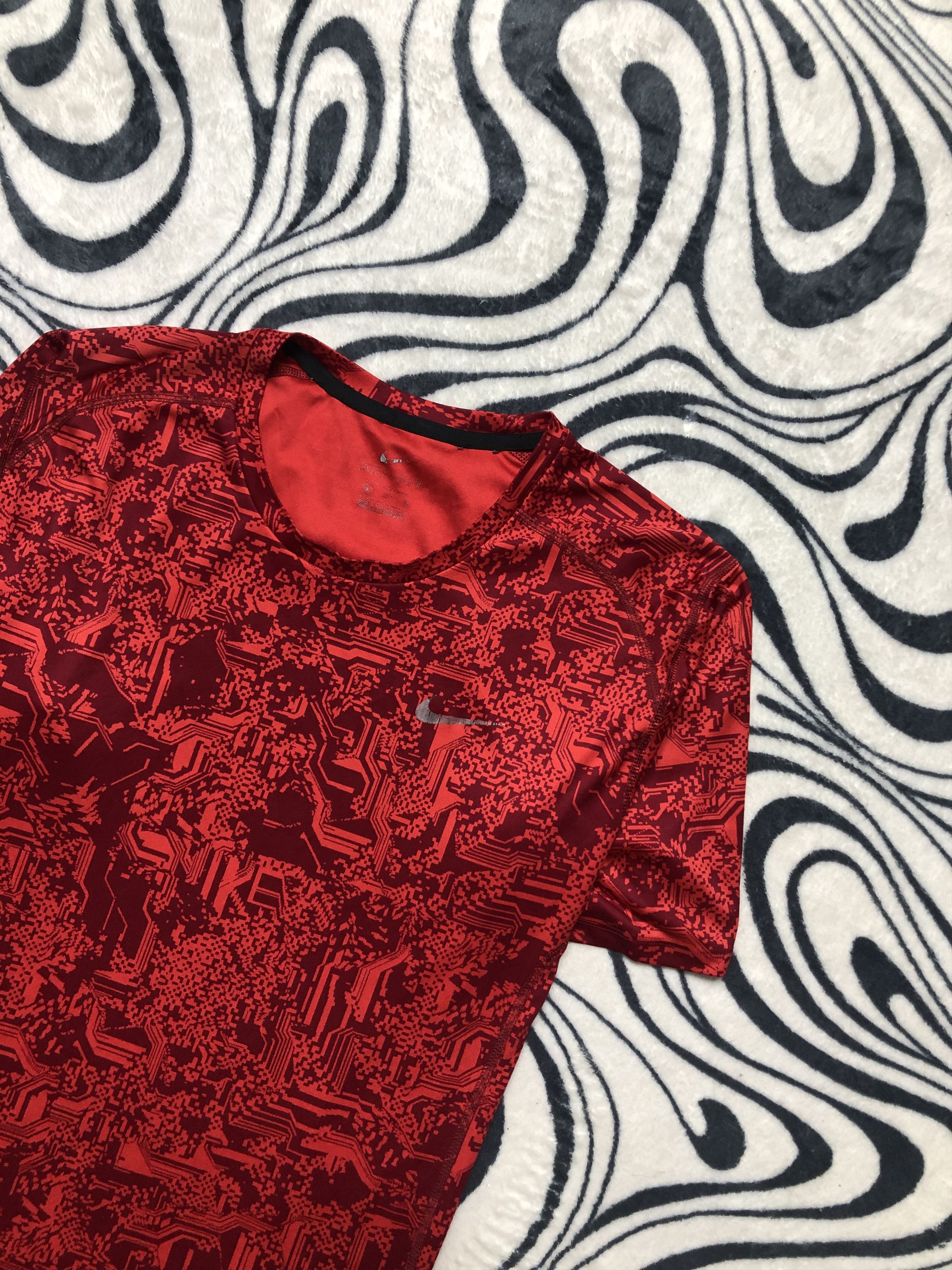 Nike × Vintage Nike Dri Fit Red Camo T-Shirt Tee Size US XL / EU 56 / 4 - 2 Thumbnail