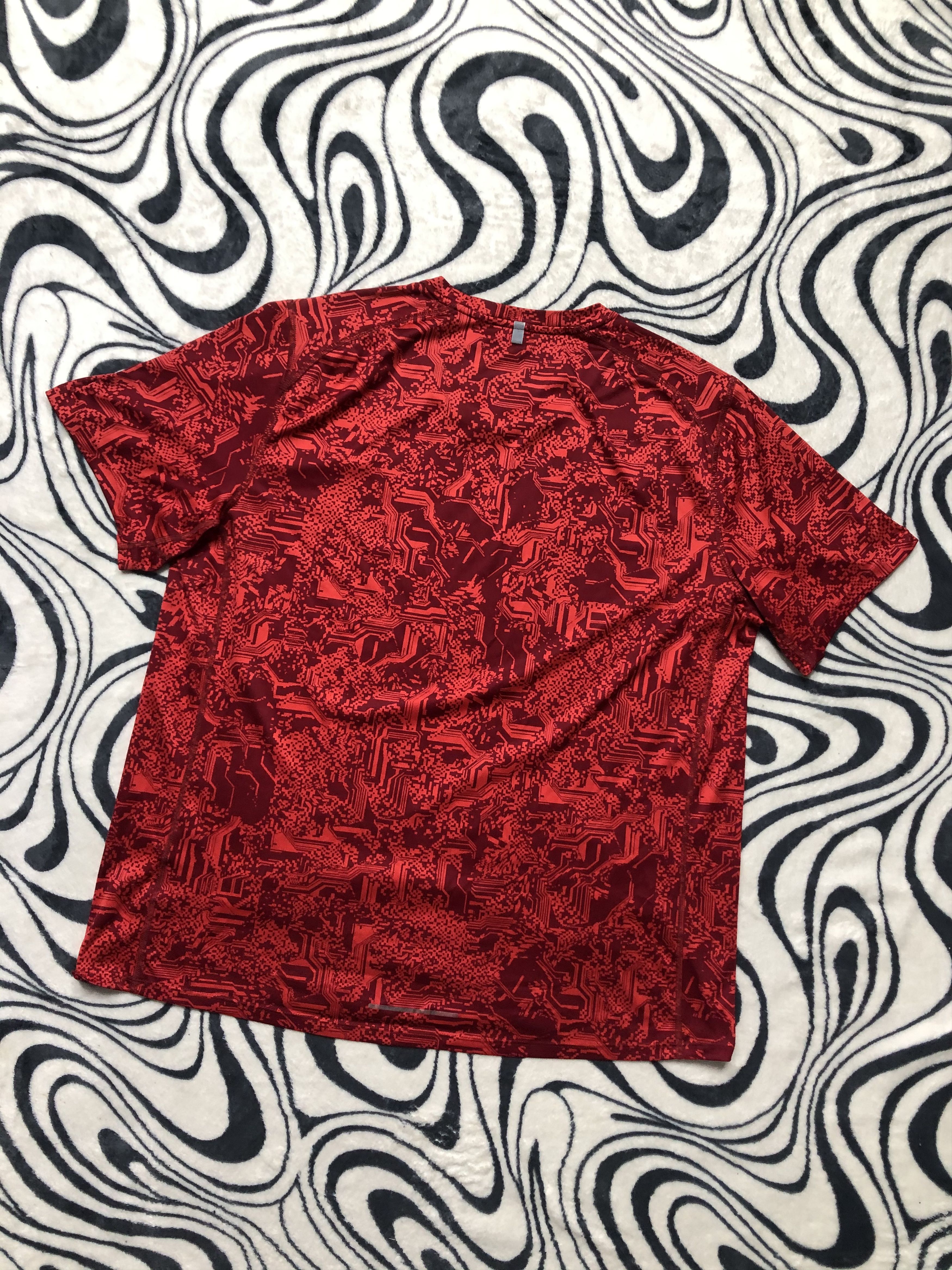 Nike × Vintage Nike Dri Fit Red Camo T-Shirt Tee Size US XL / EU 56 / 4 - 6 Thumbnail