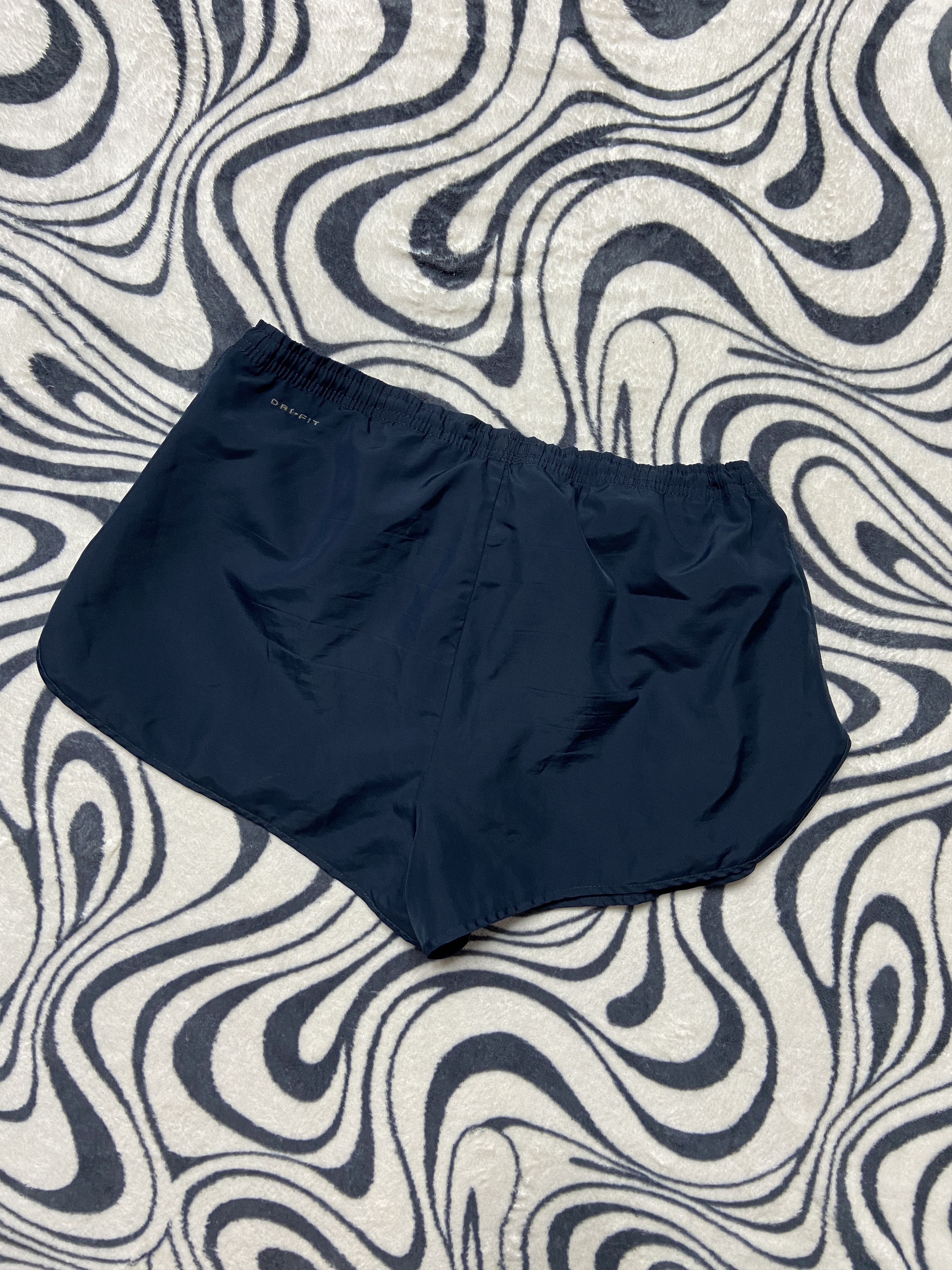 Nike × Vintage Nike Vintage WMNS Nylon Running Shorts Size 34" / US 12 / IT 48 - 4 Thumbnail
