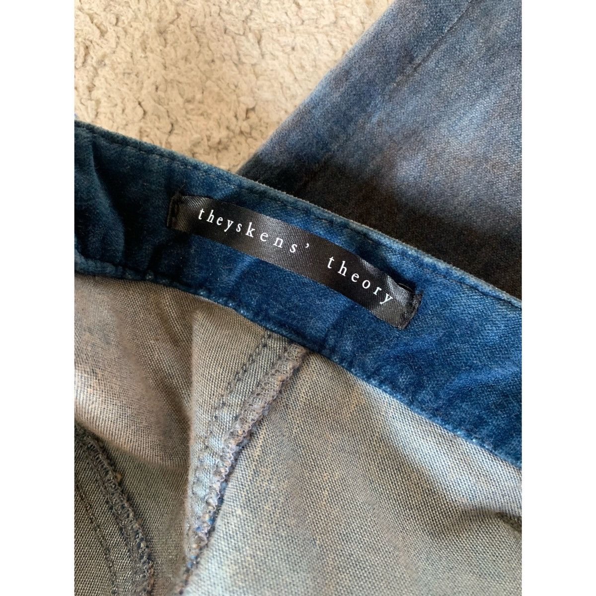 Theory THEORY VELOUR PLEATED DISTRESSED LOOK JEANS Size 28" / US 6 / IT 42 - 25 Thumbnail