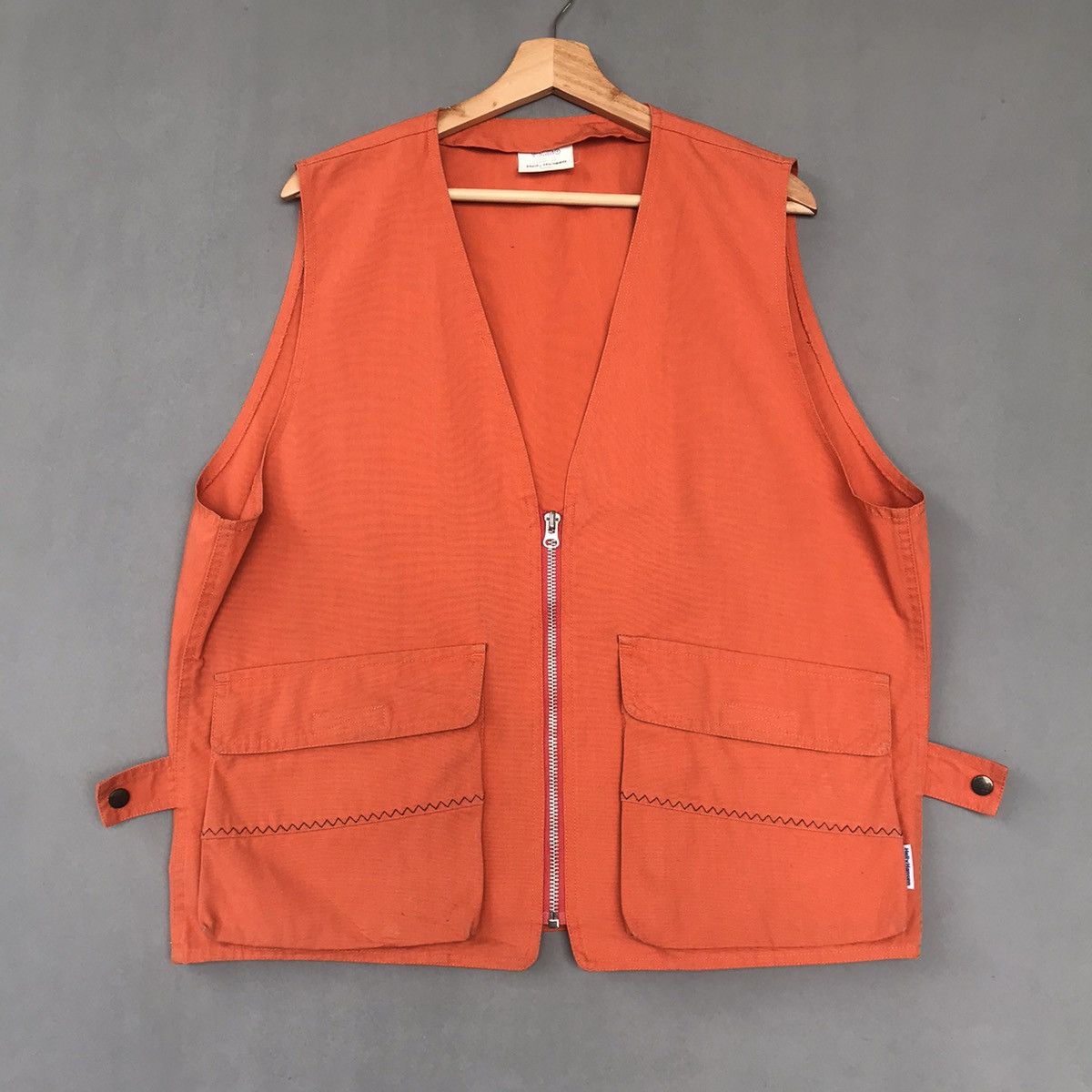 Helly Hansen × Japanese Brand Vintage Helly Hansen Tactical Vest Jacket with Zipper Size US L / EU 52-54 / 3 - 1 Thumbnail