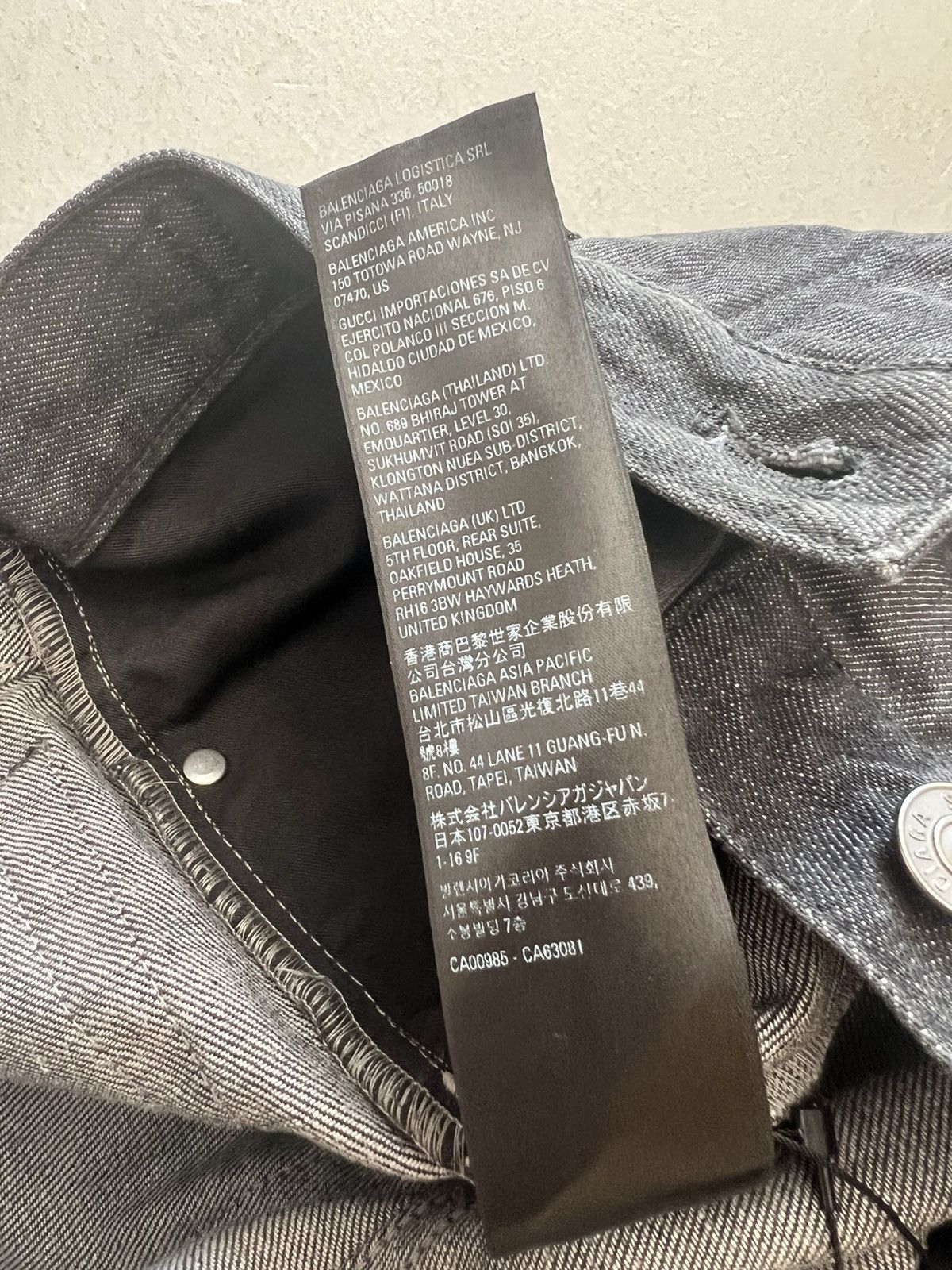Balenciaga Balenciaga Ripped Baggy Jeans Size US 30 / EU 46 - 10 Thumbnail