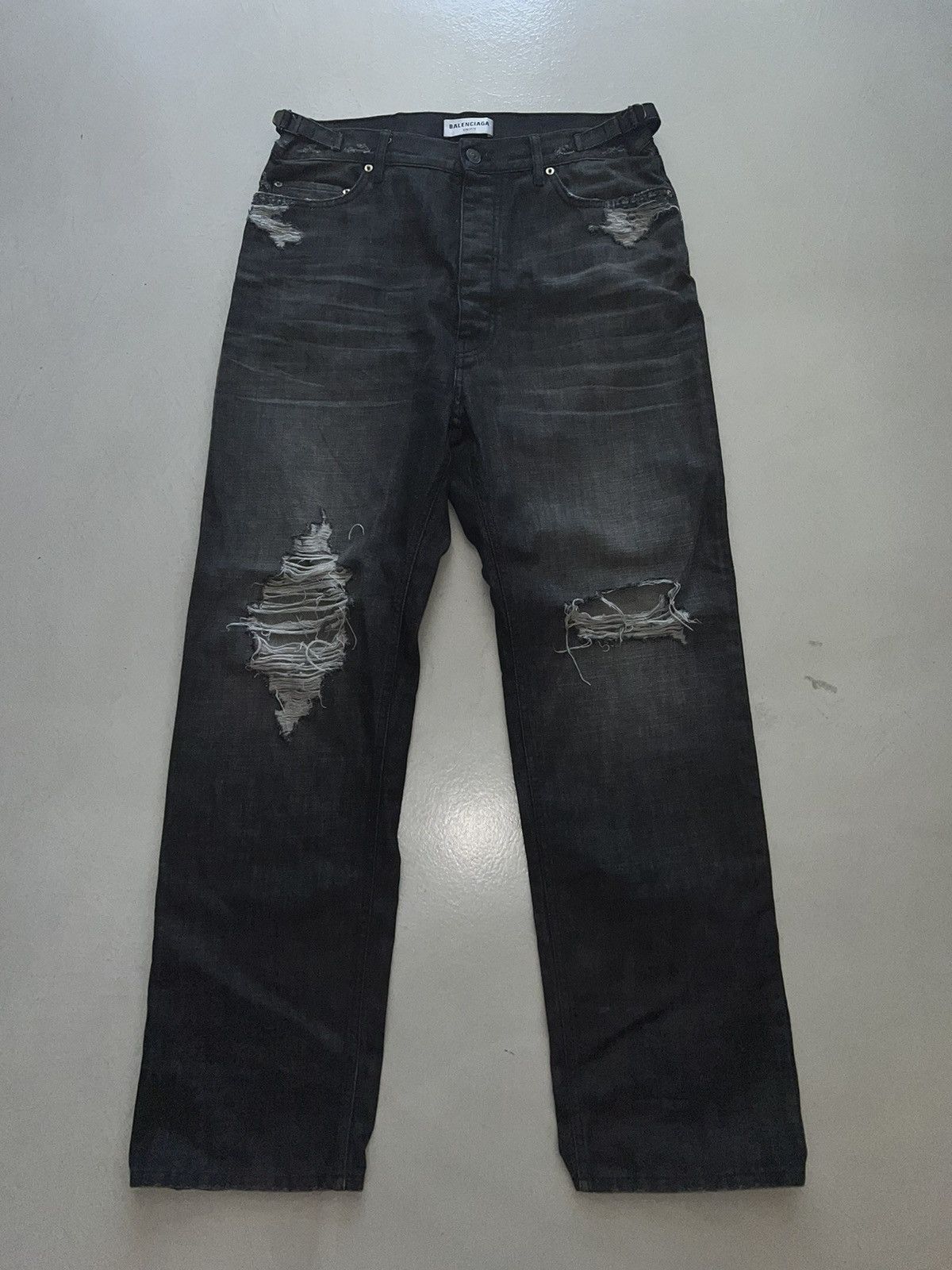 Balenciaga Balenciaga Ripped Baggy Jeans Size US 30 / EU 46 - 1 Thumbnail