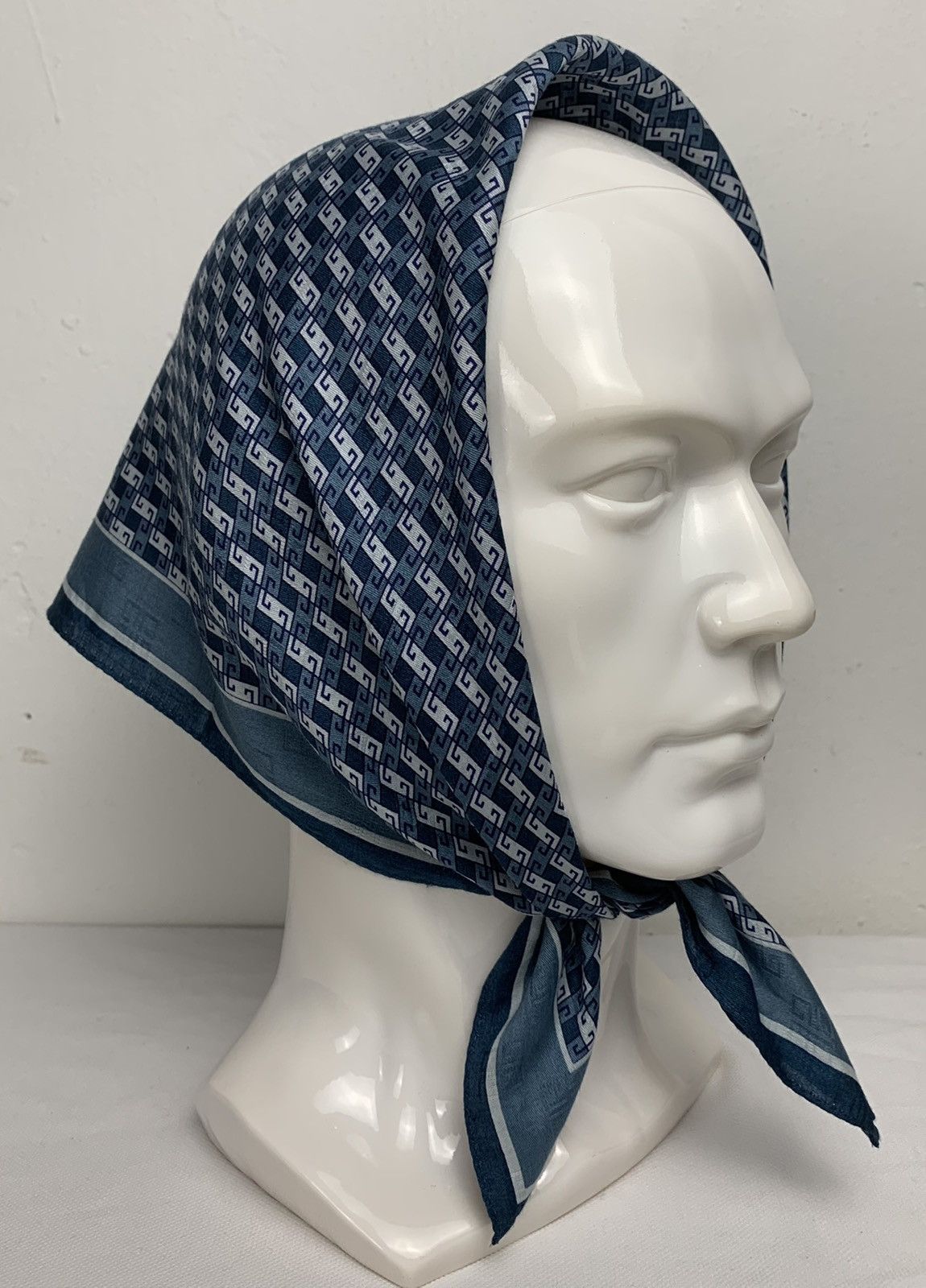 Givenchy Givenchy Handkerchief / Bandana / Neckerchief Size ONE SIZE - 1 Thumbnail