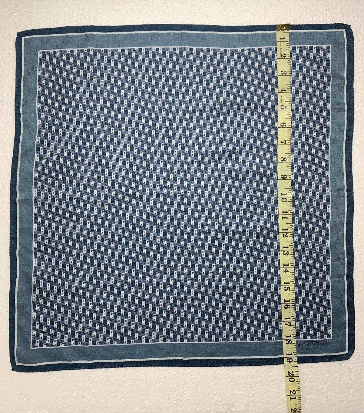 Givenchy Givenchy Handkerchief / Bandana / Neckerchief Size ONE SIZE - 7 Thumbnail