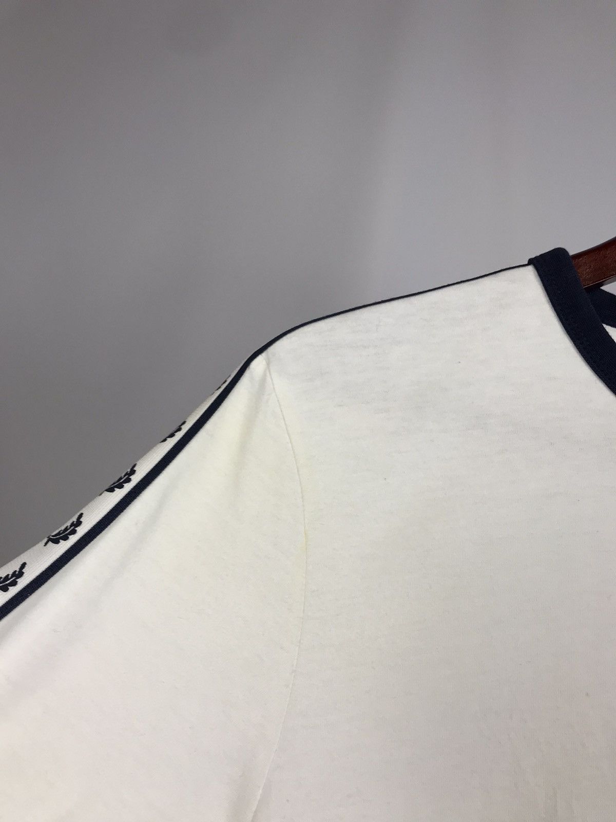 Fred Perry Fred Perry Casual Vintage Streetwear White Tee Size US M / EU 48-50 / 2 - 7 Thumbnail